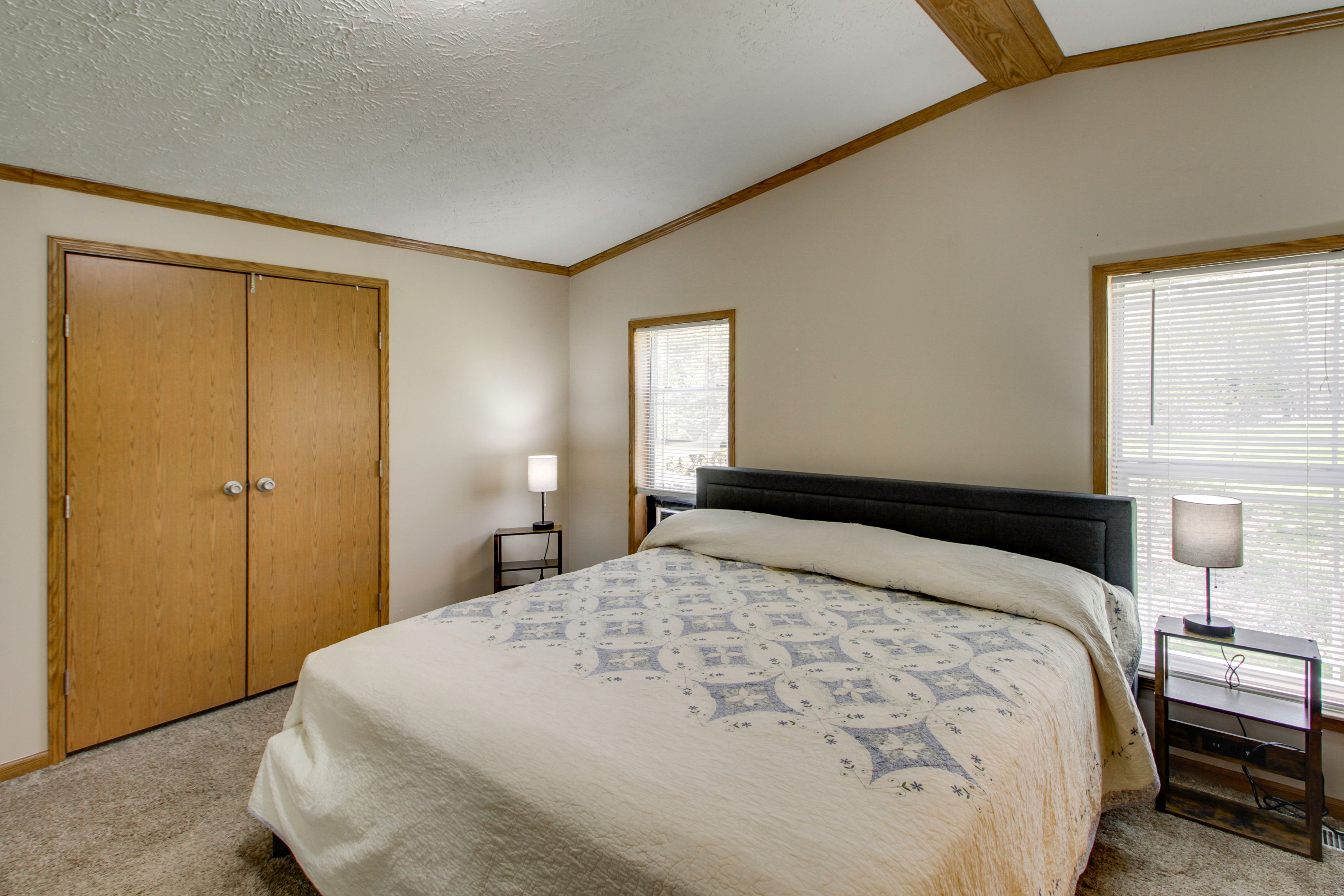 Bedroom 1 | King Bed