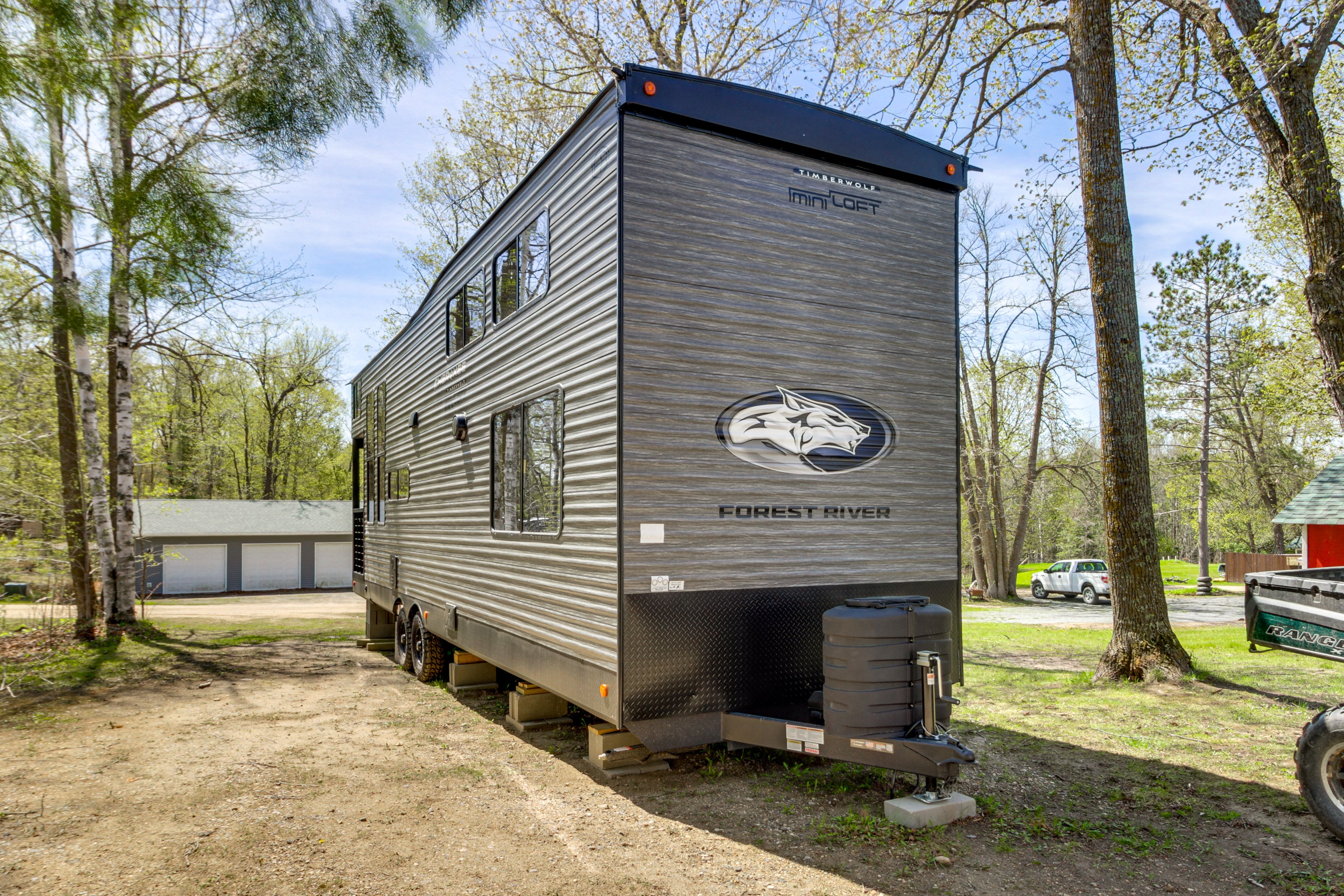 Property Exterior | Single-Story RV w/ Loft