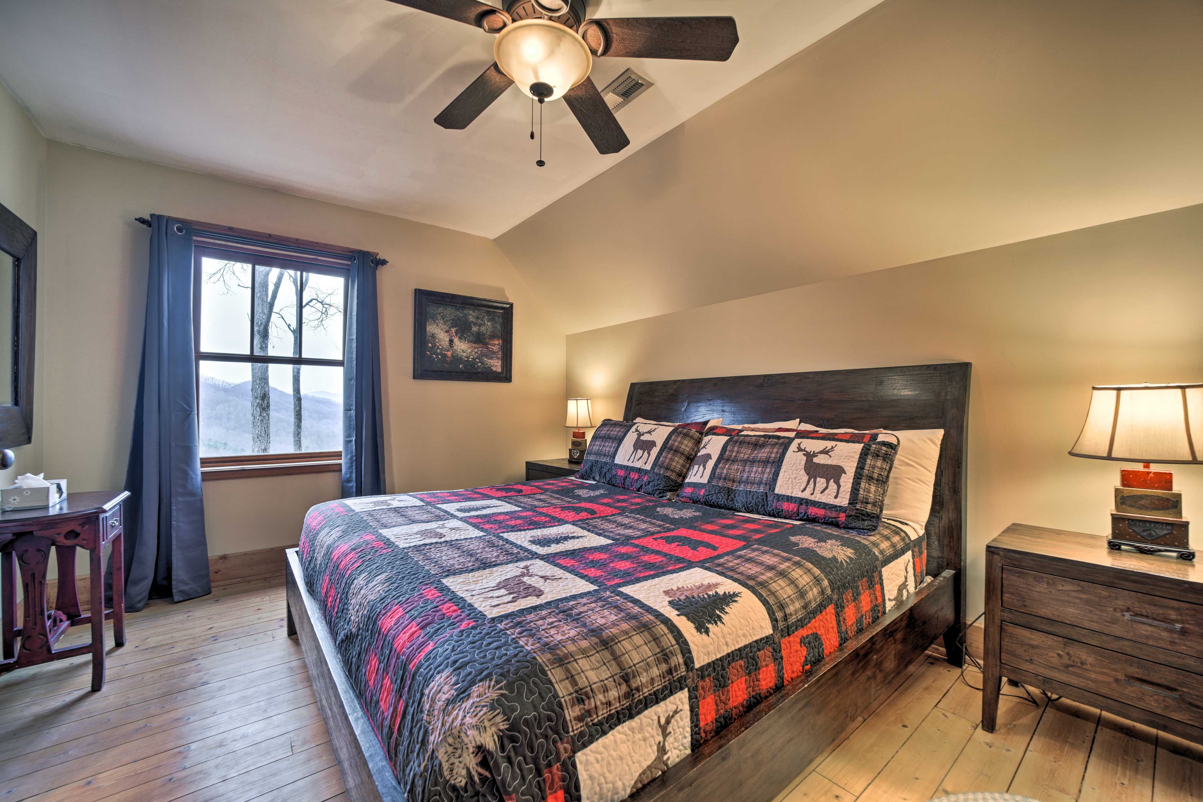 Bedroom 1 | King Bed | 1st Floor