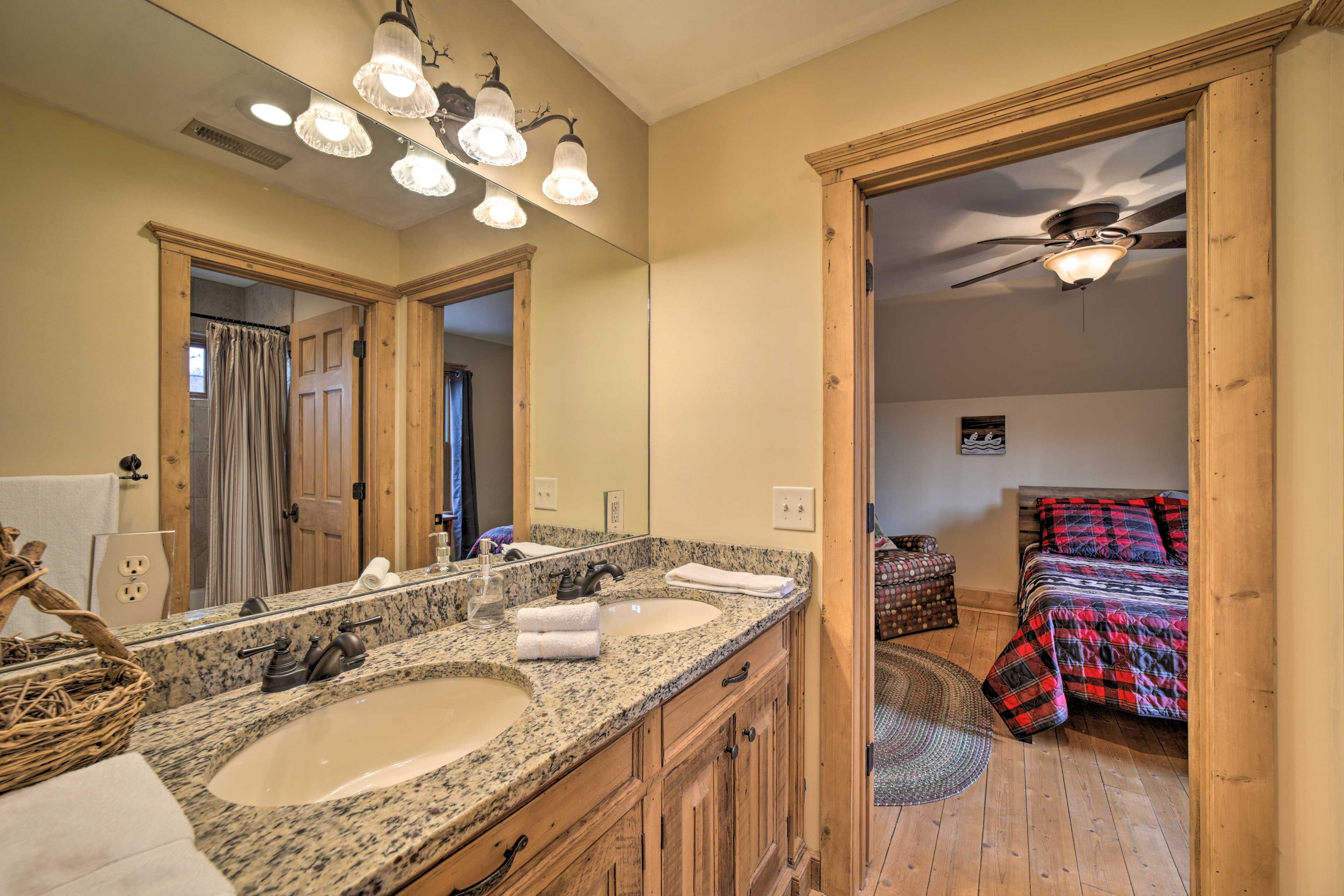 Full Bath | 2nd Floor