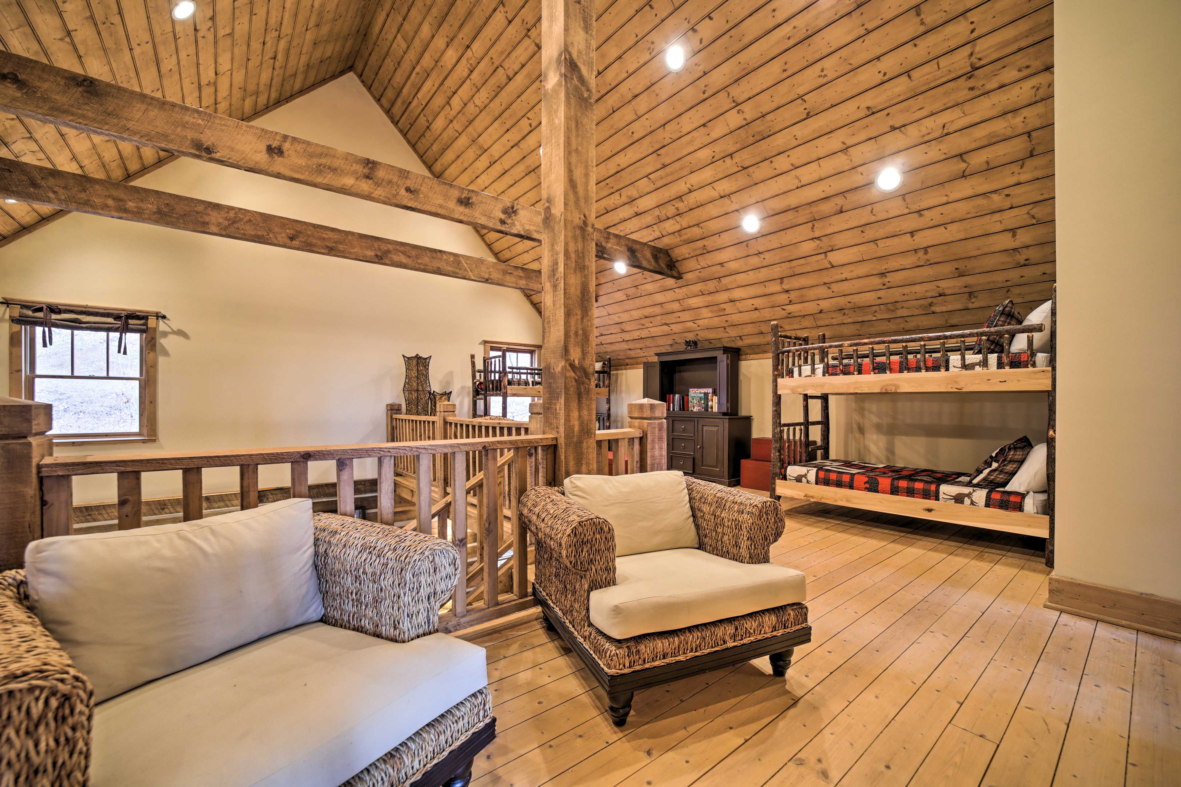 Loft | 2 Twin Bunk Beds | 2nd Floor