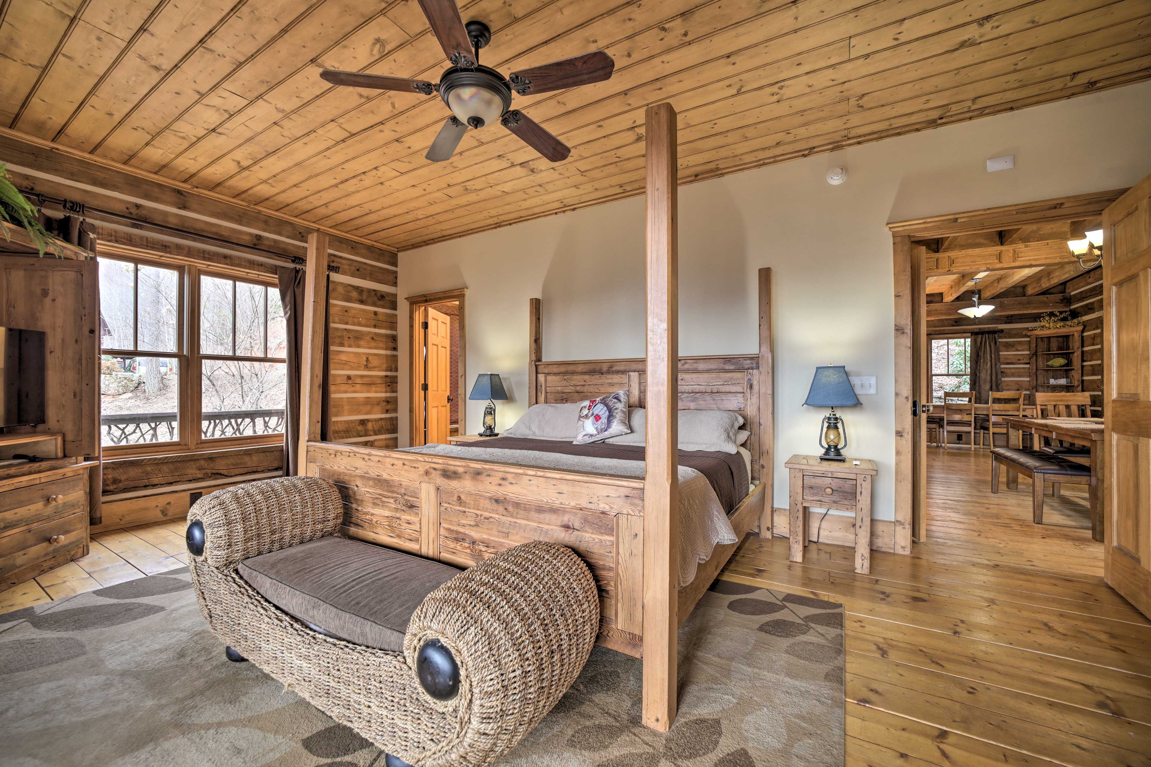 Bedroom 2 | Queen Bed | 1st Floor