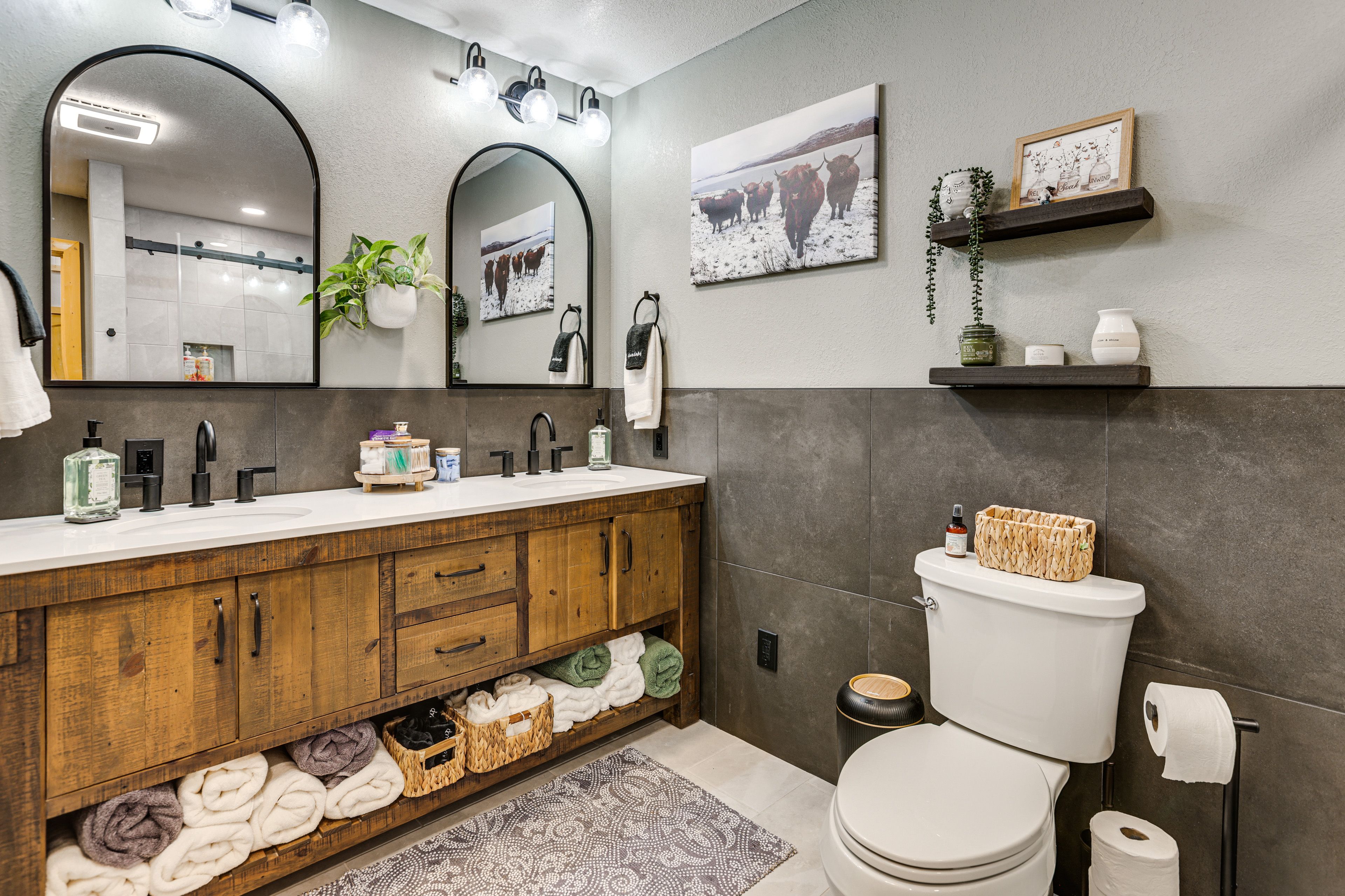Full Bathroom | 1st Floor
