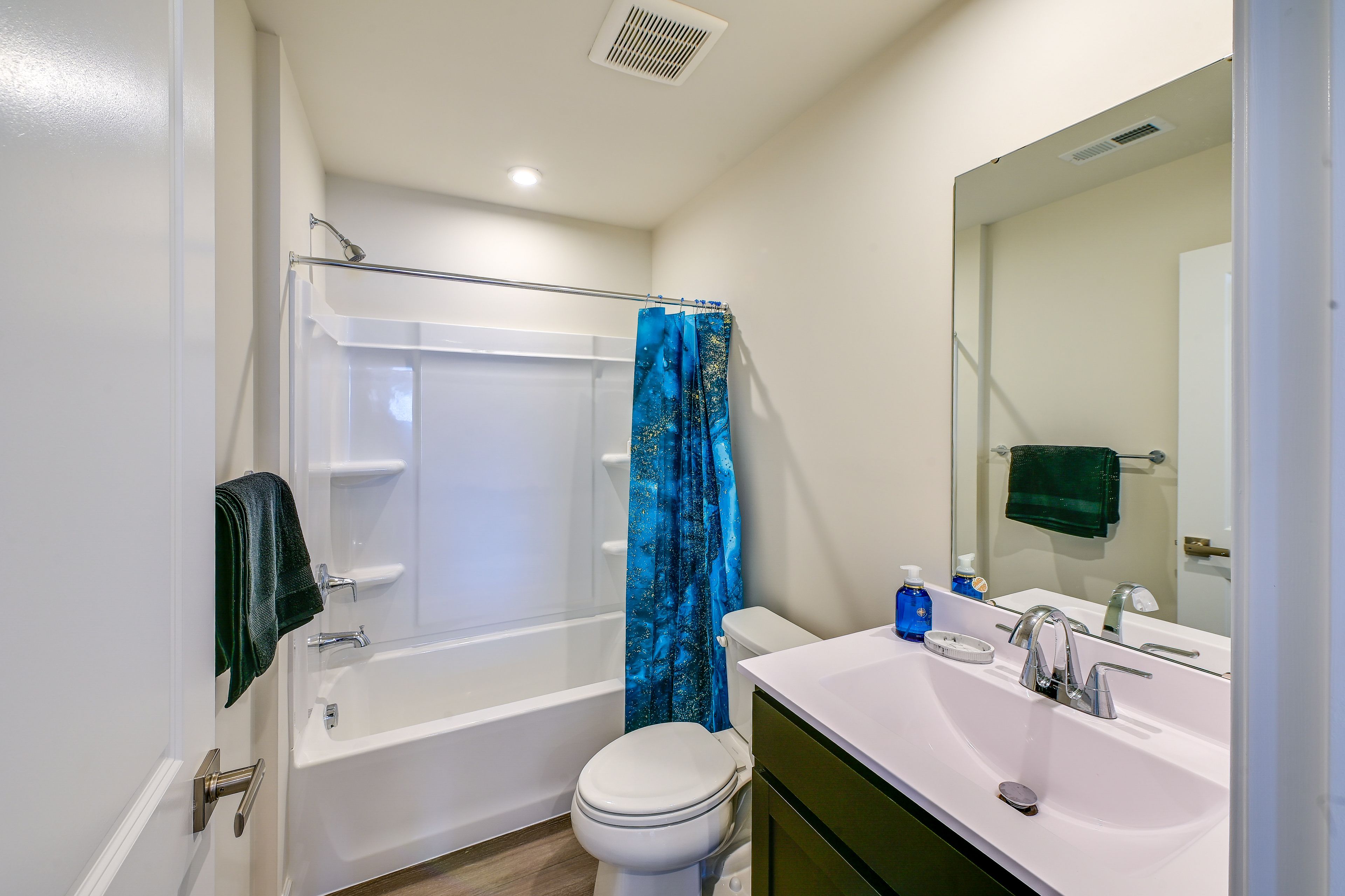 Full Bathroom | 2nd Floor