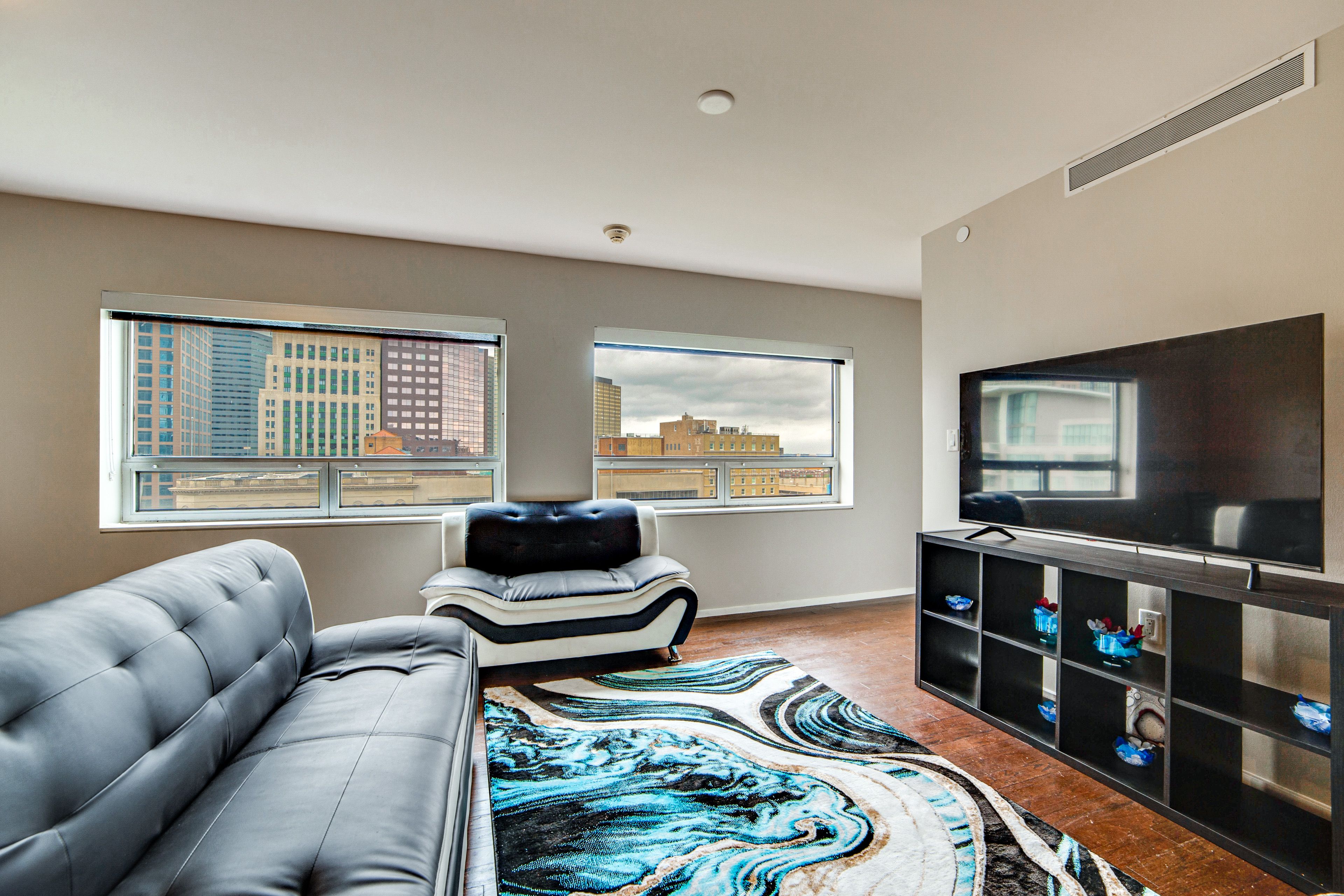 Dallas Vacation Rental | 1BR | 1.5BA | 722 Sq Ft