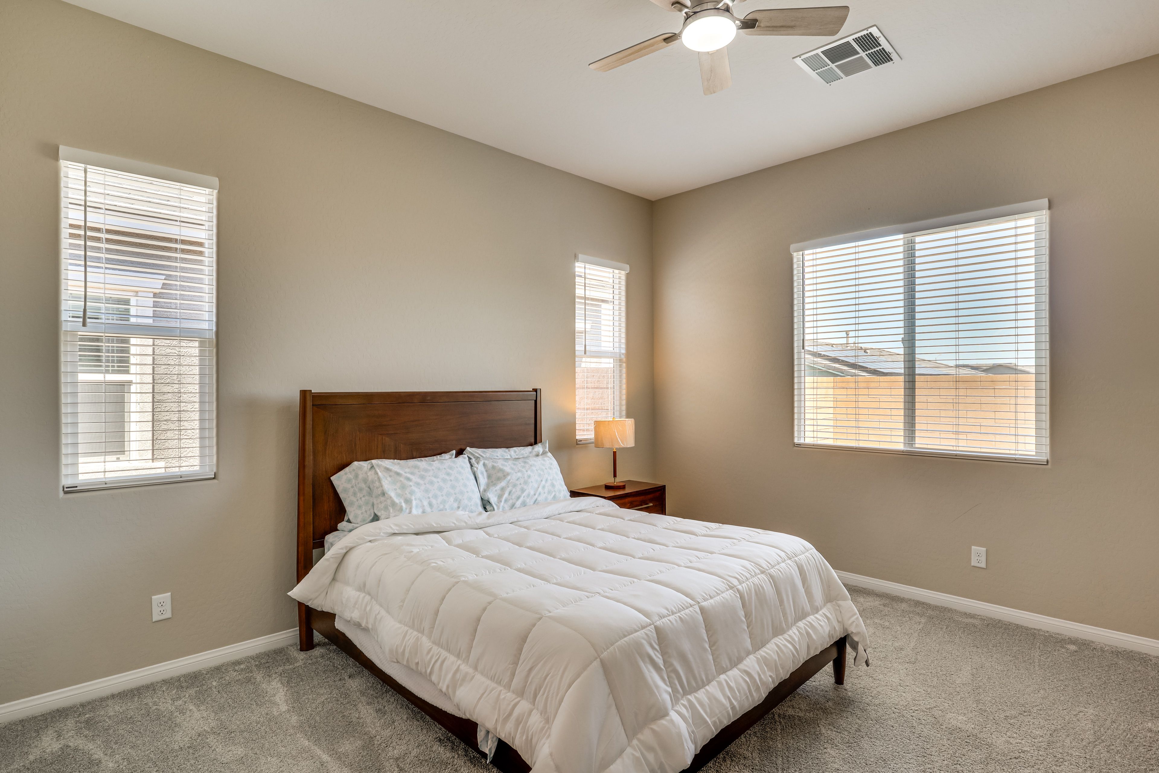 Bedroom 1 | Queen Bed