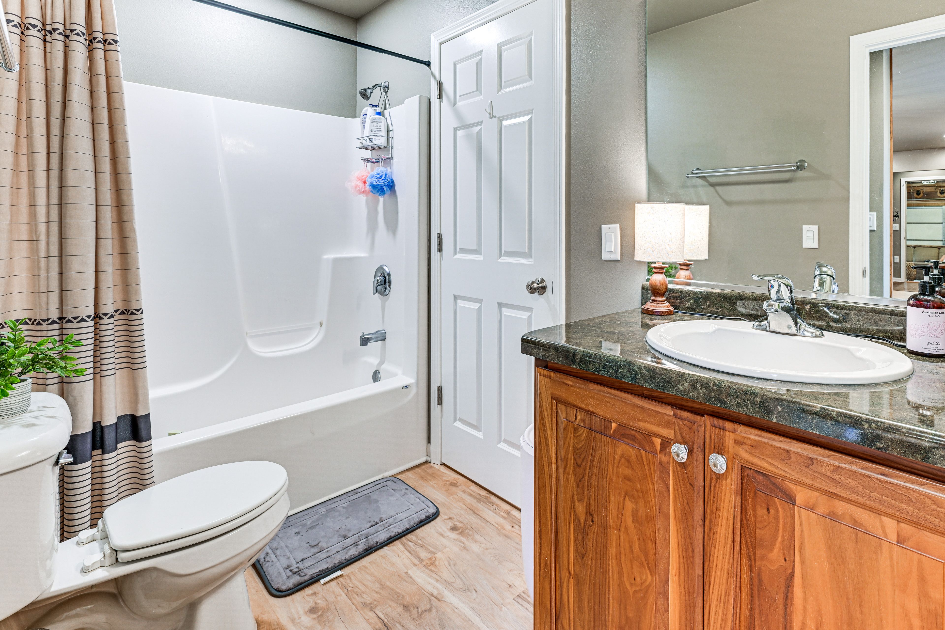 Bathroom | Main Level