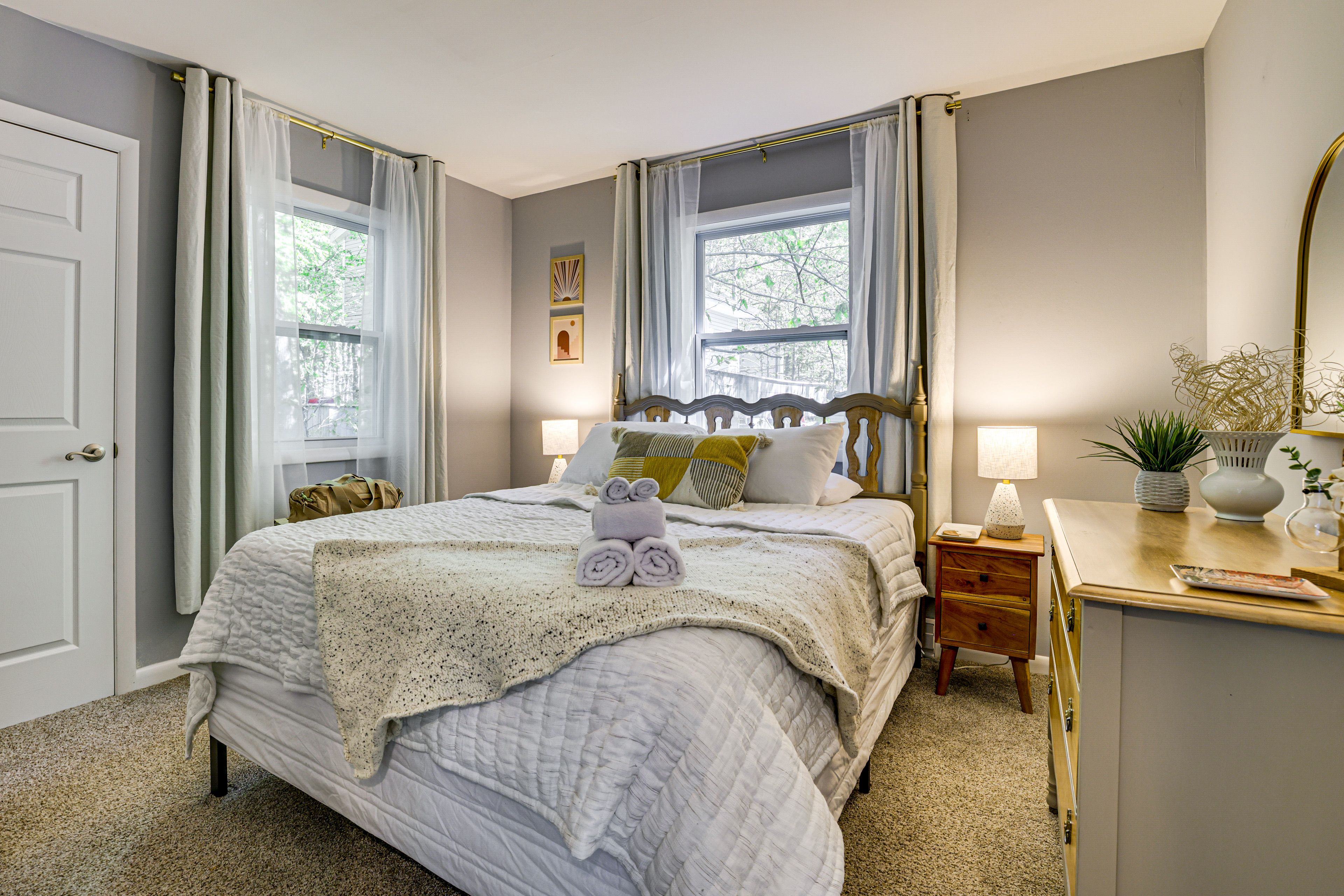 Bedroom 2 | Queen Bed | 1st Floor