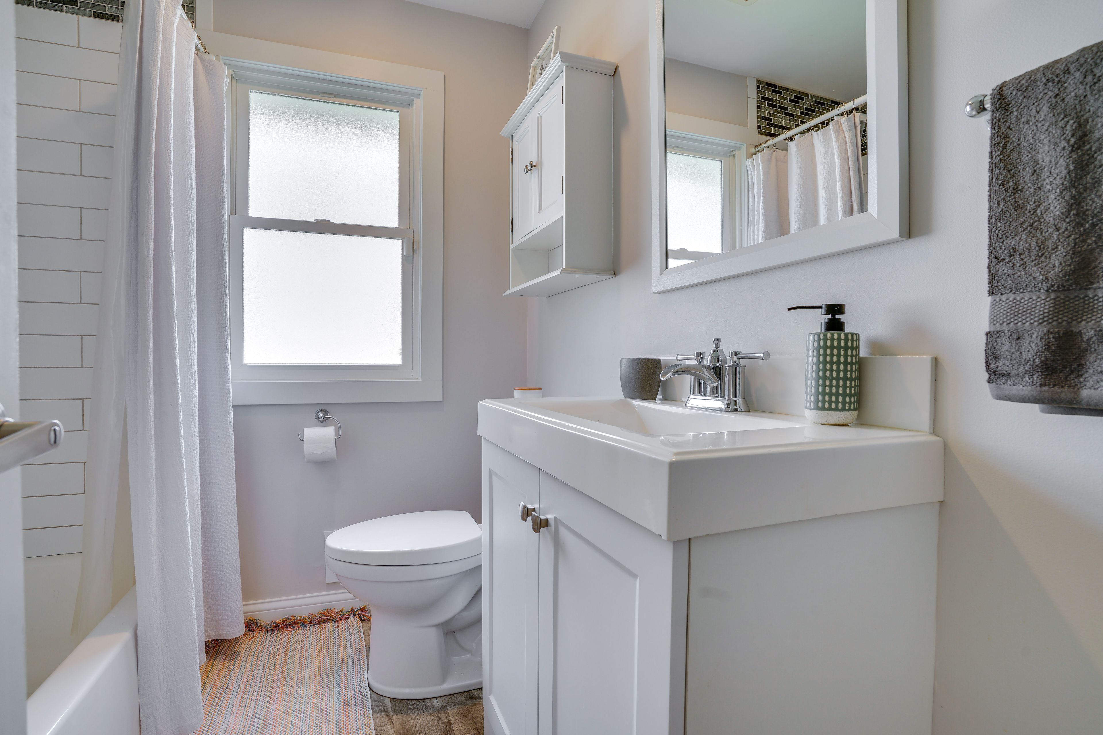 Bathroom | Main Level
