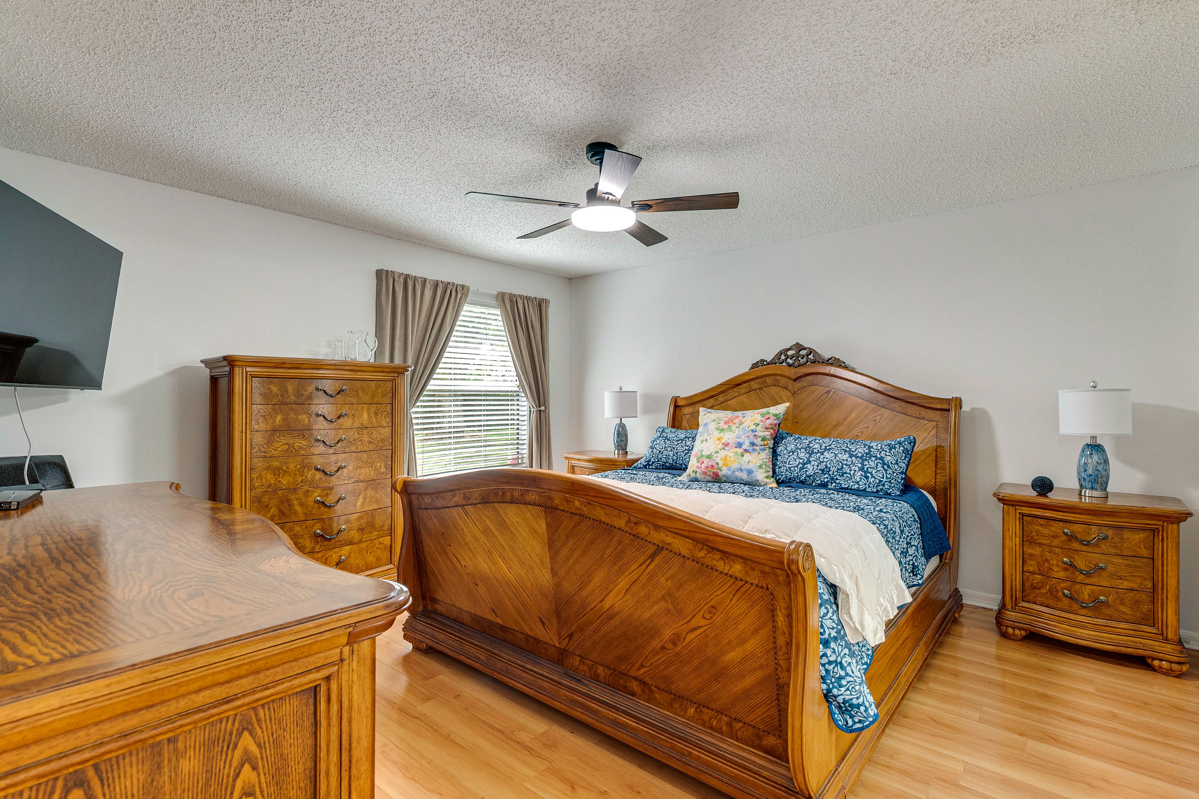 Bedroom 1 | King Bed