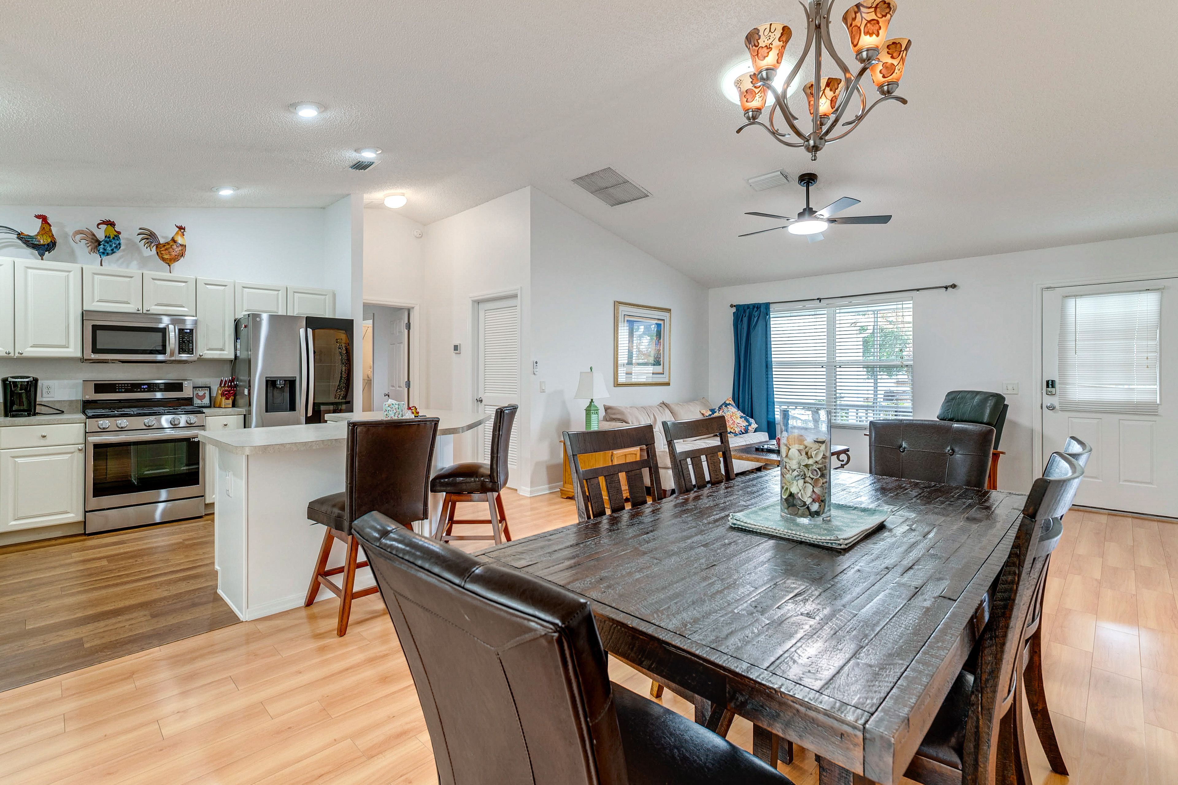 Kitchen & Dining Area