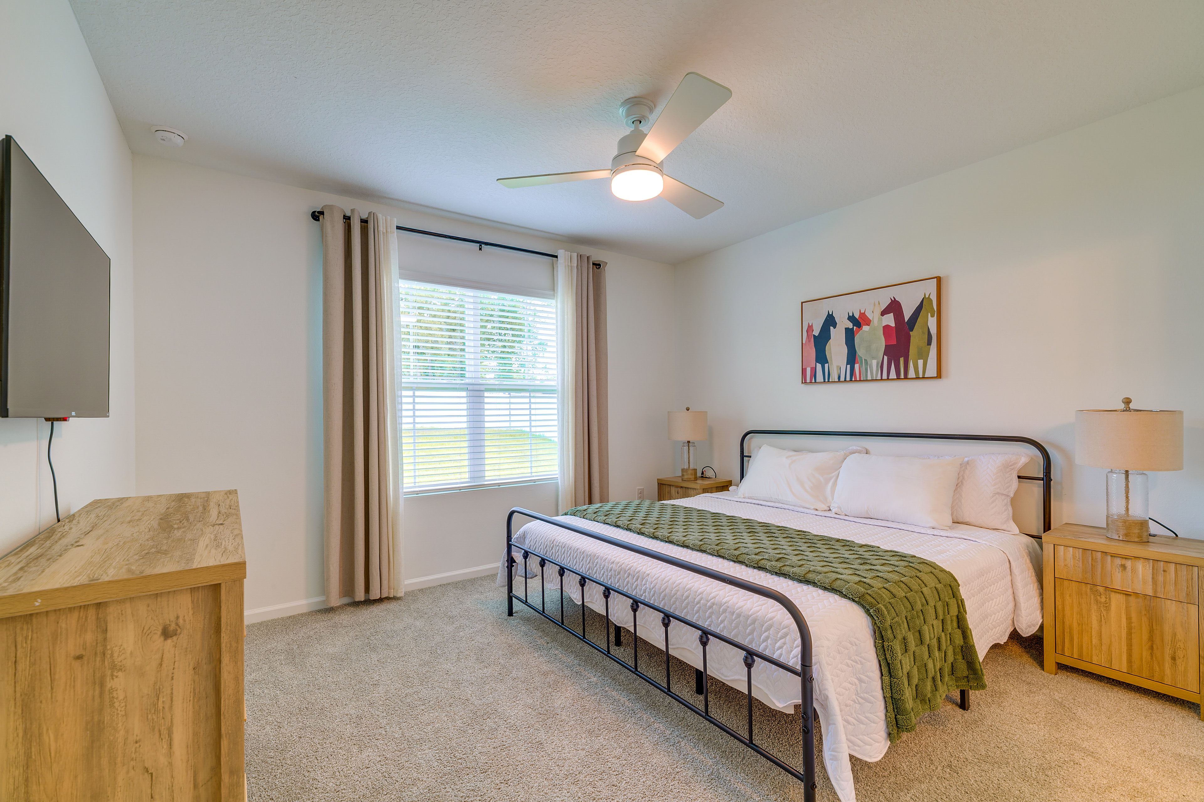 Bedroom 1 | King Bed