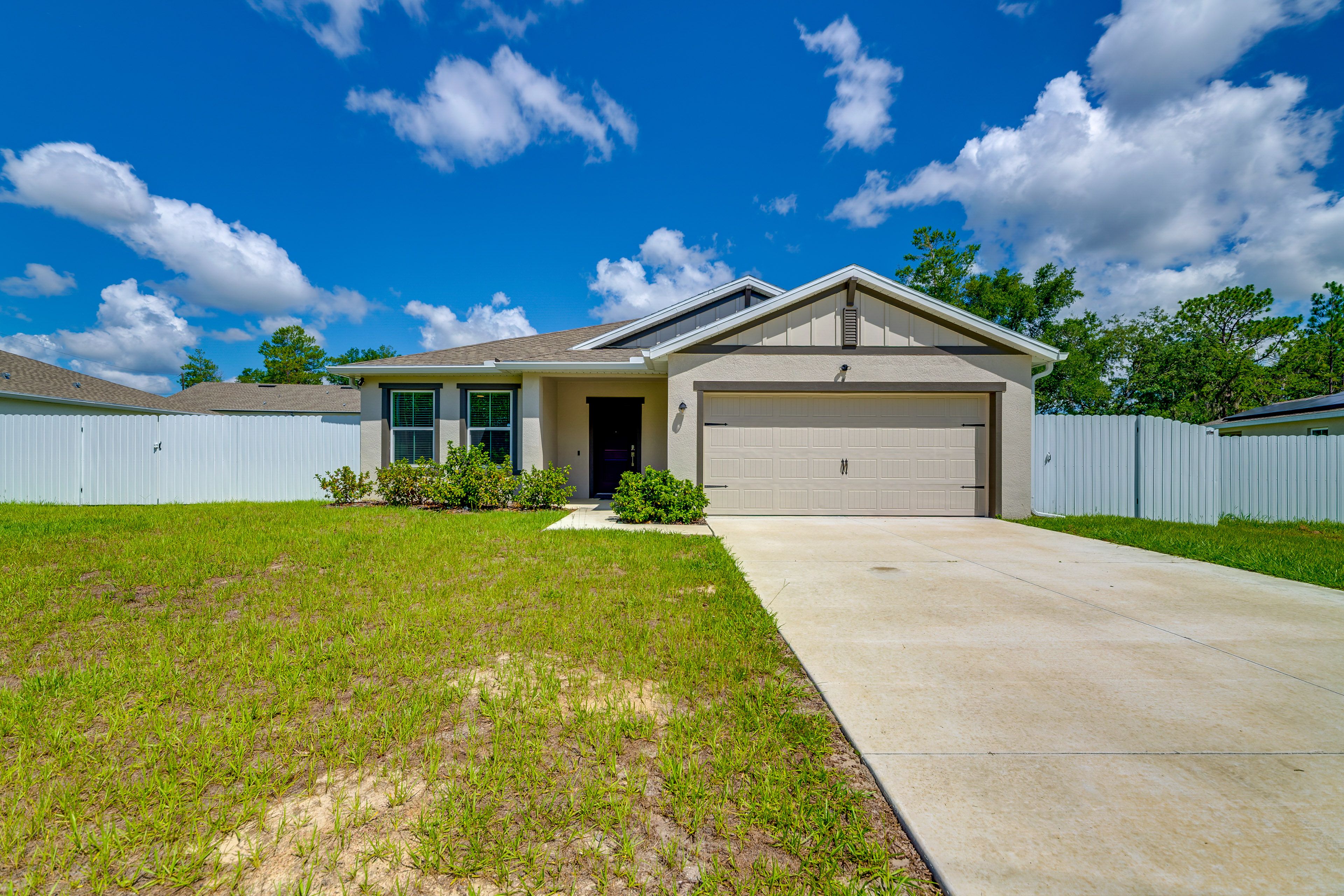 House Exterior | Driveway Parking