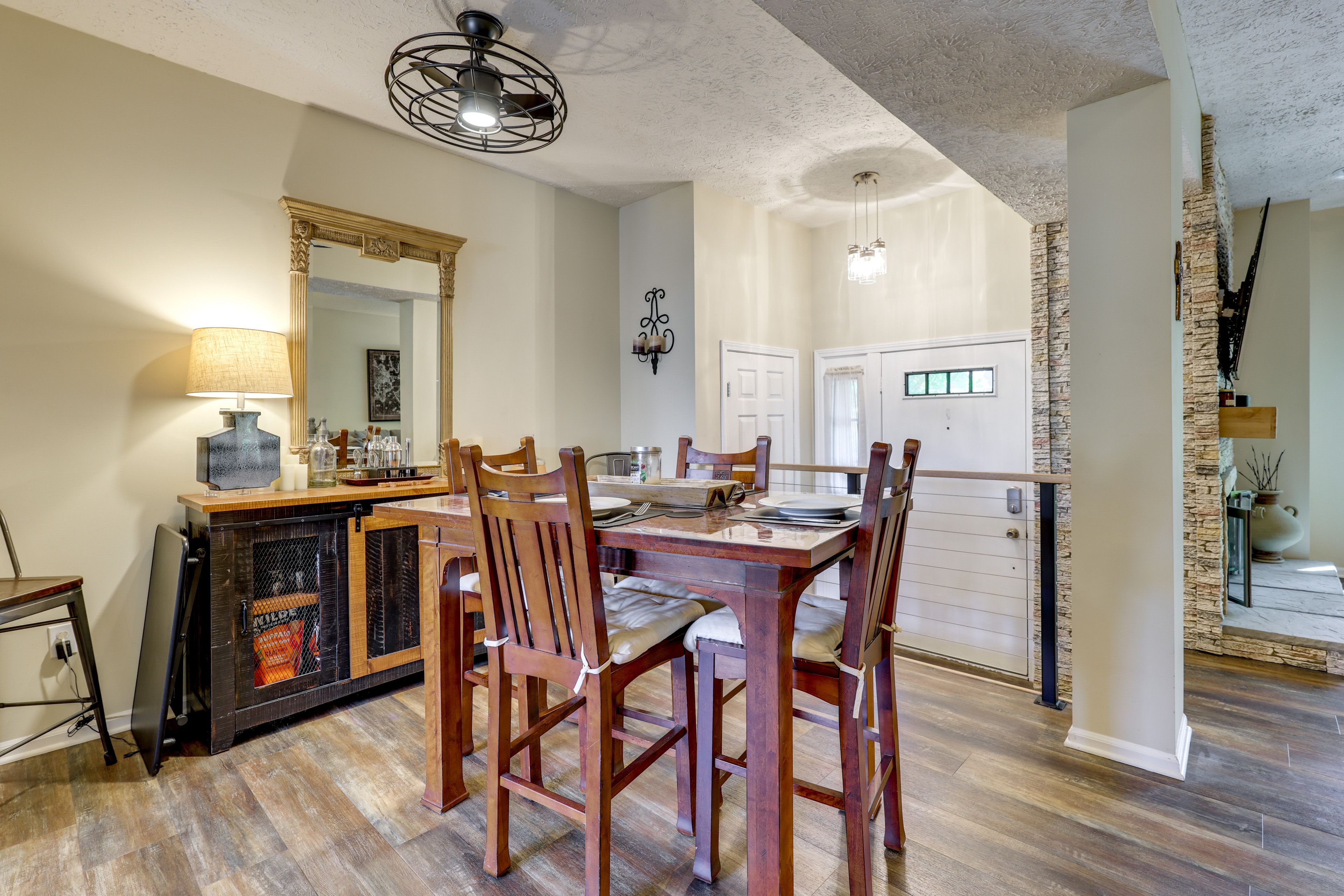 Dining Area | Main Level