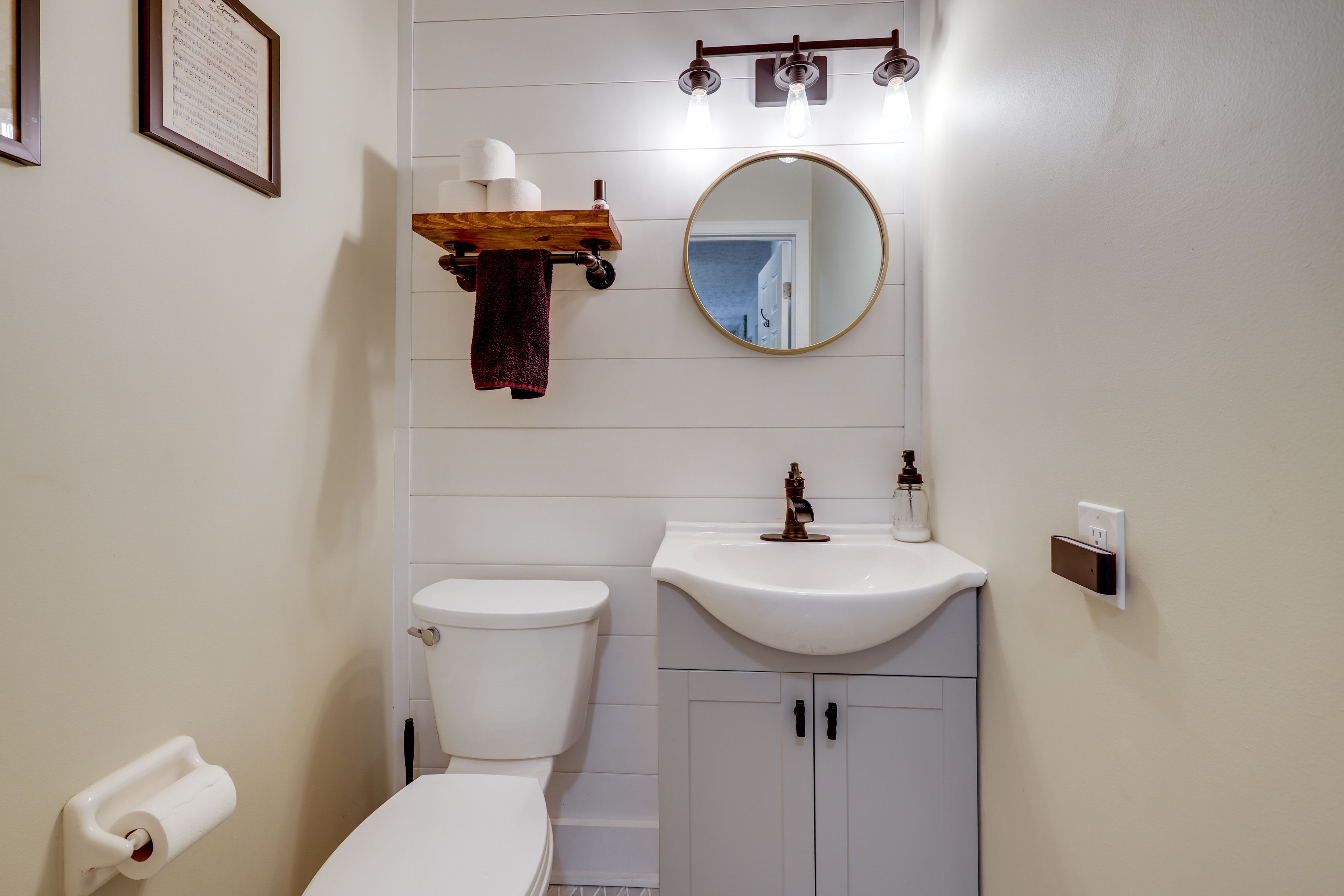Half Bathroom | Main Level