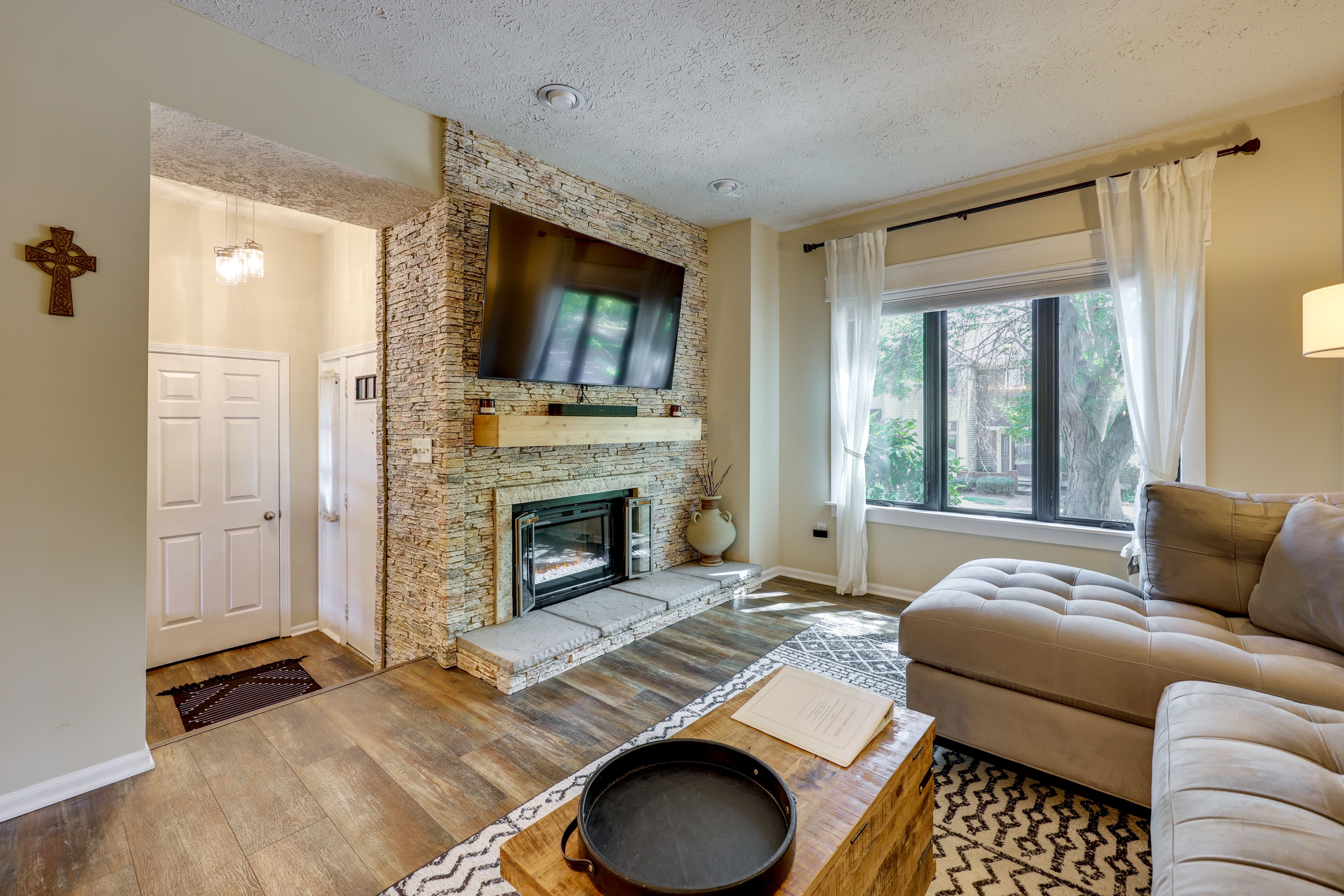 Rochester Vacation Rental | 1BR | 1.5BA | 1,300 Sq Ft | Stairs Required