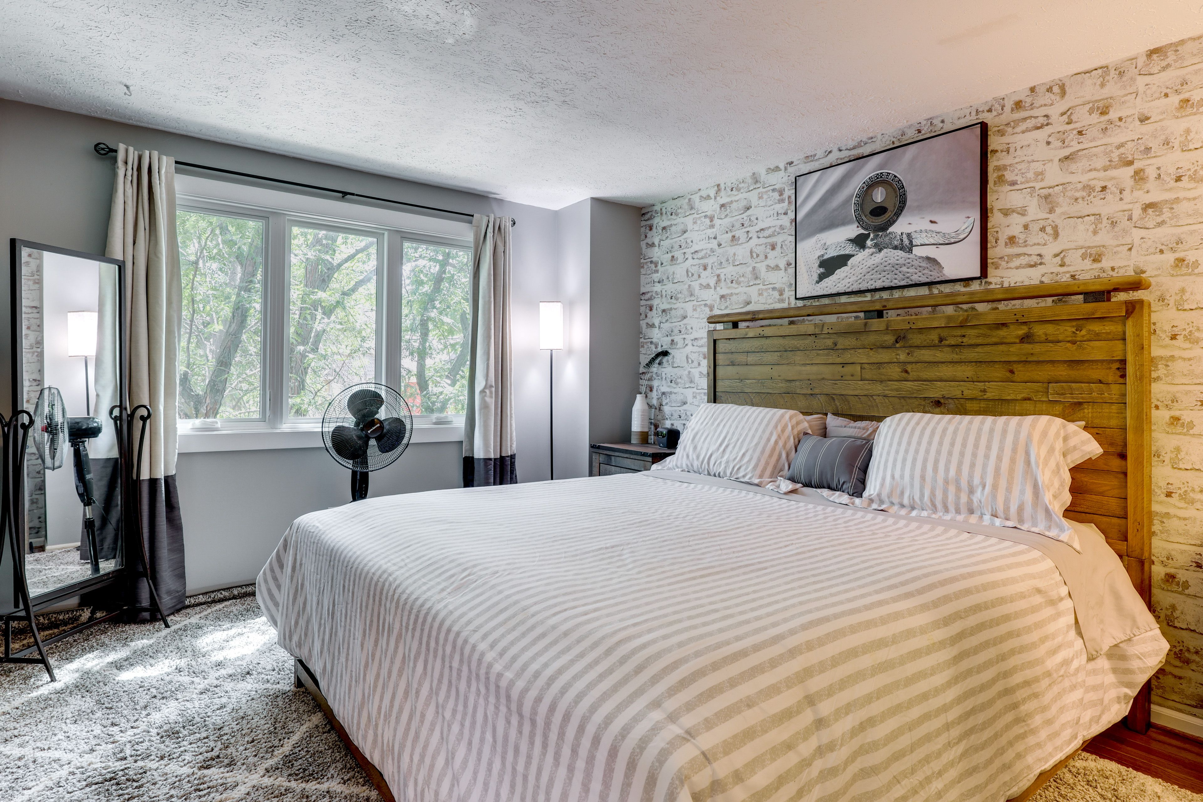 Bedroom | California King Bed w/ Tempur-Pedic Mattress | Upper Level