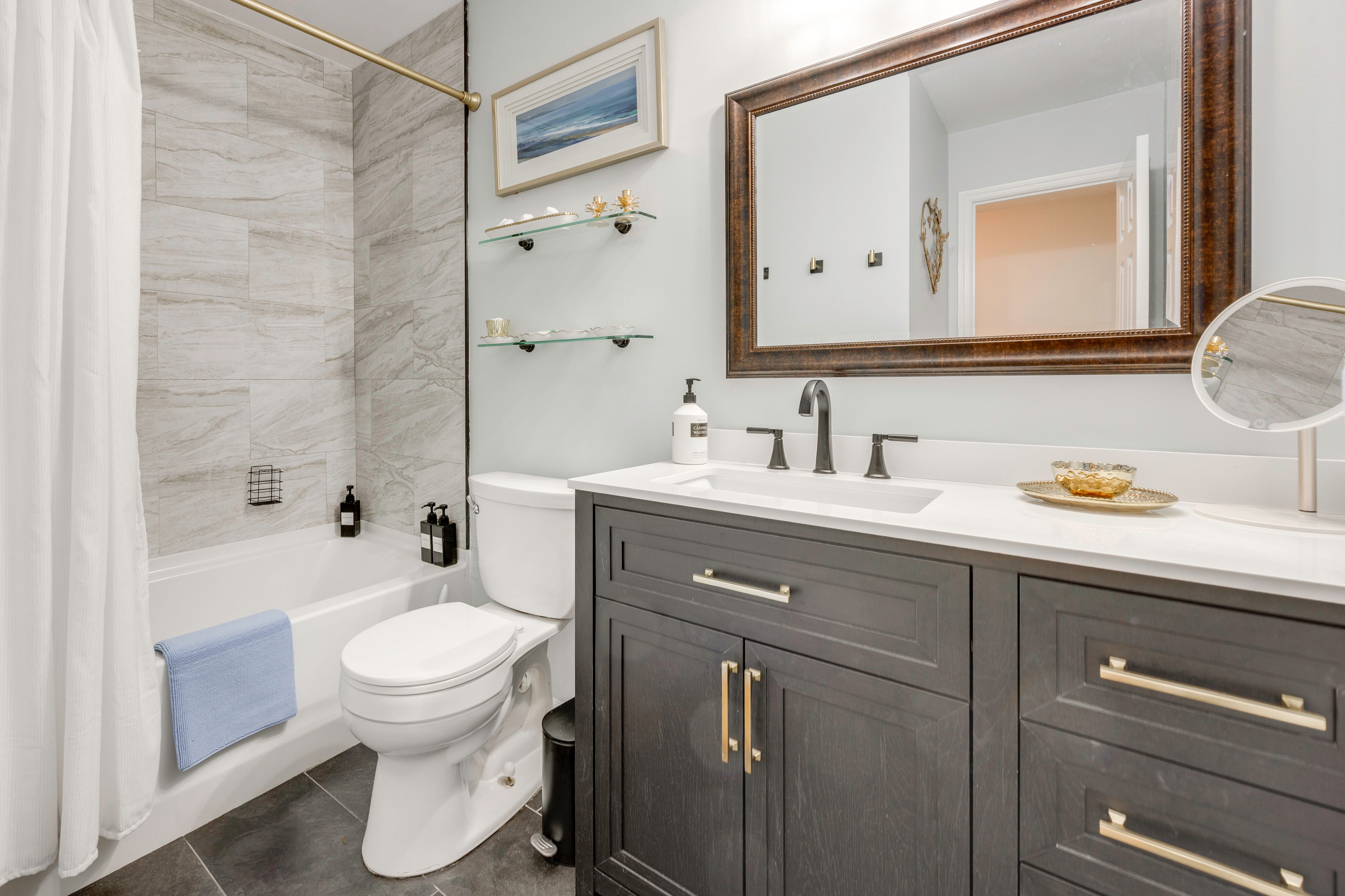 Full Bathroom | 2nd Floor