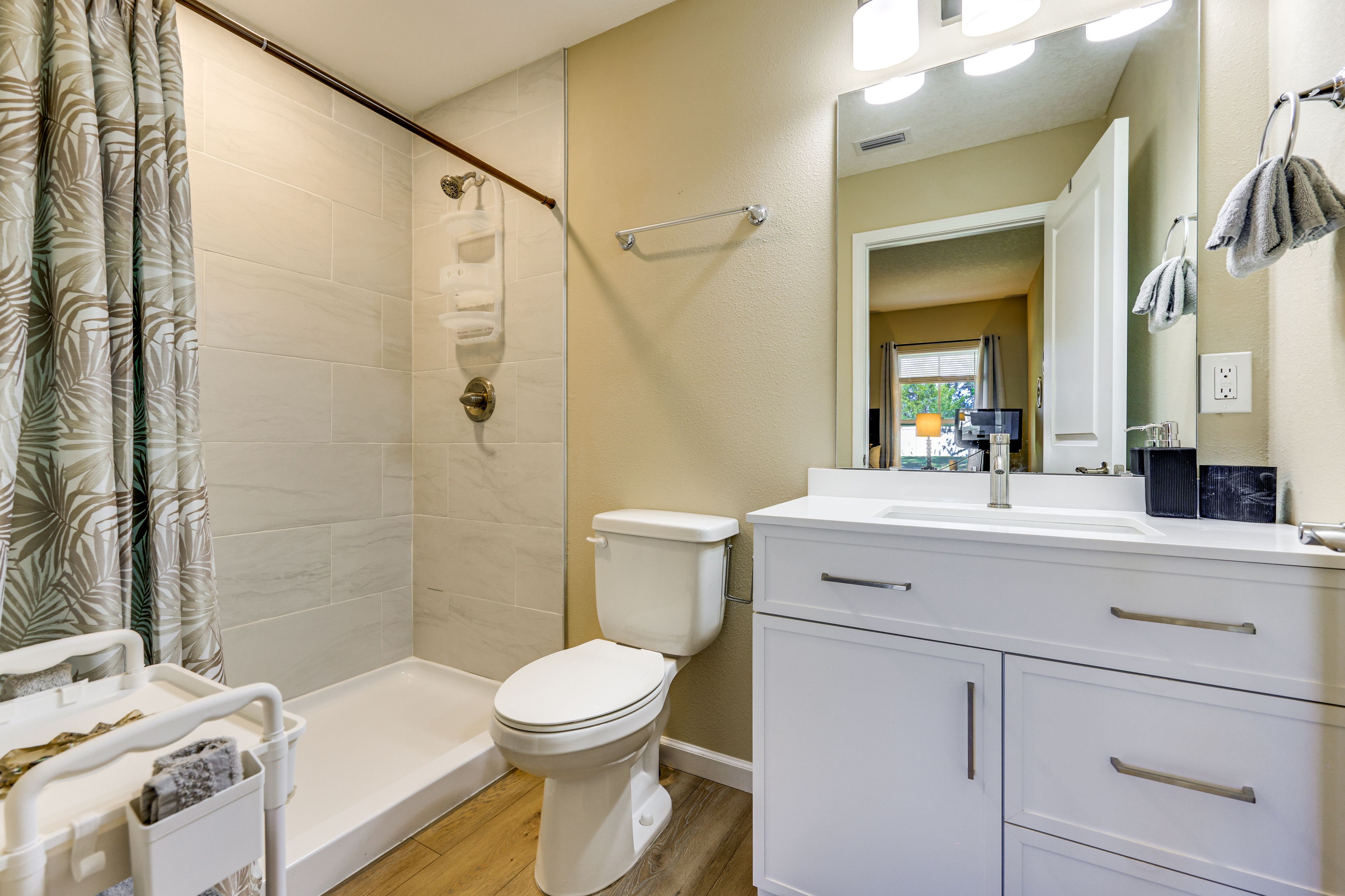 Full Bathroom