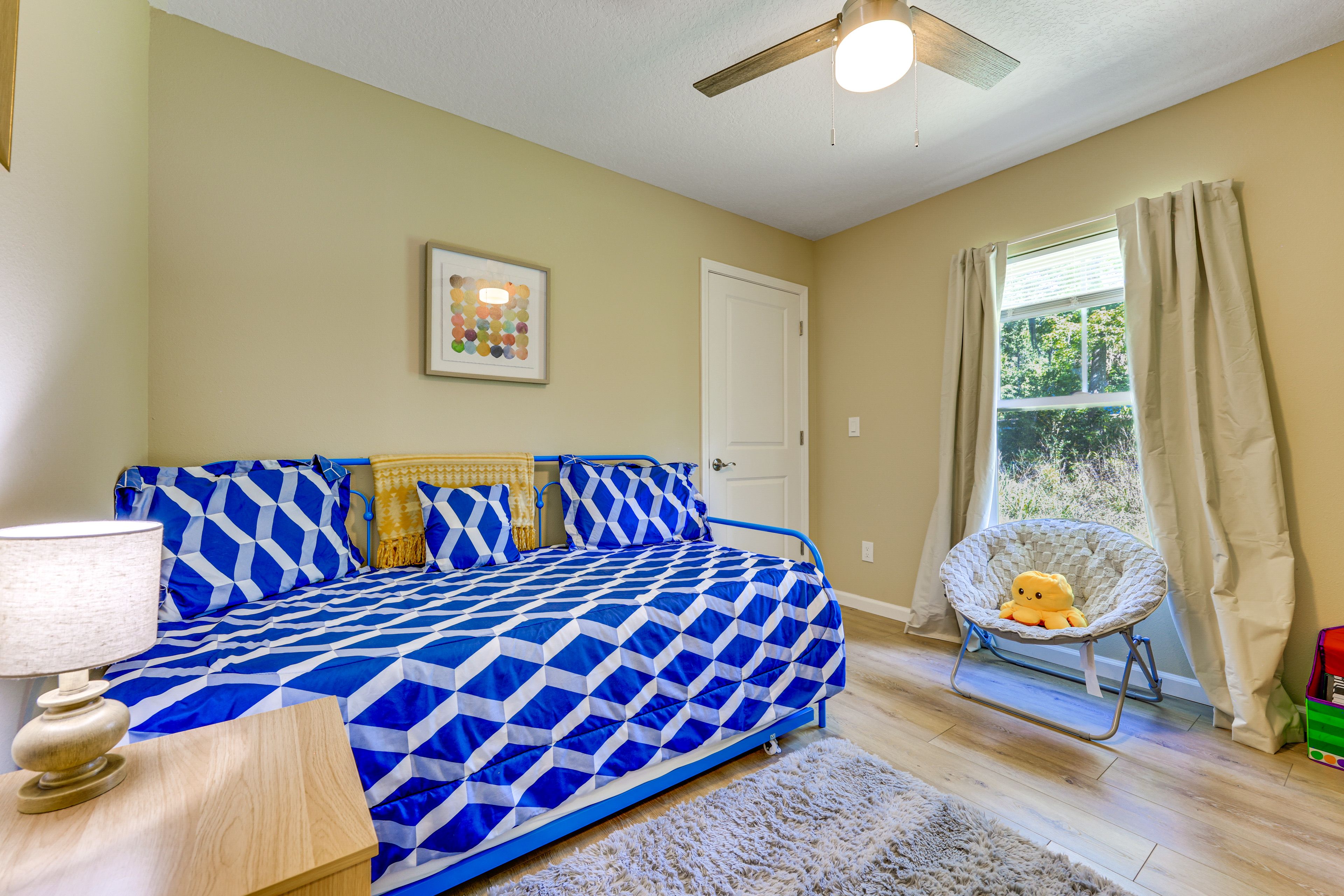 Bedroom 2 | Twin Daybed w/ Twin Trundle