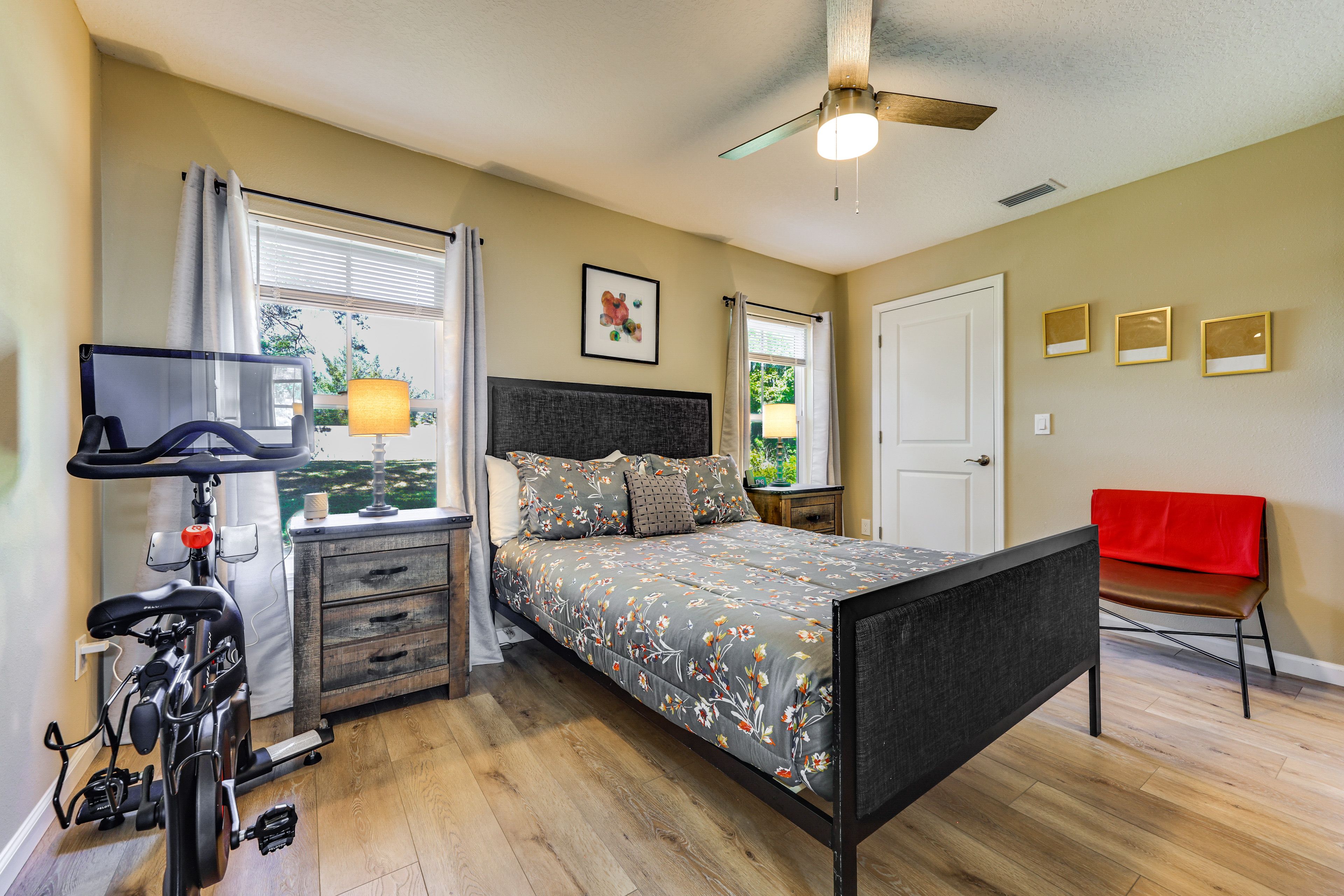 Bedroom 1 | Queen Bed