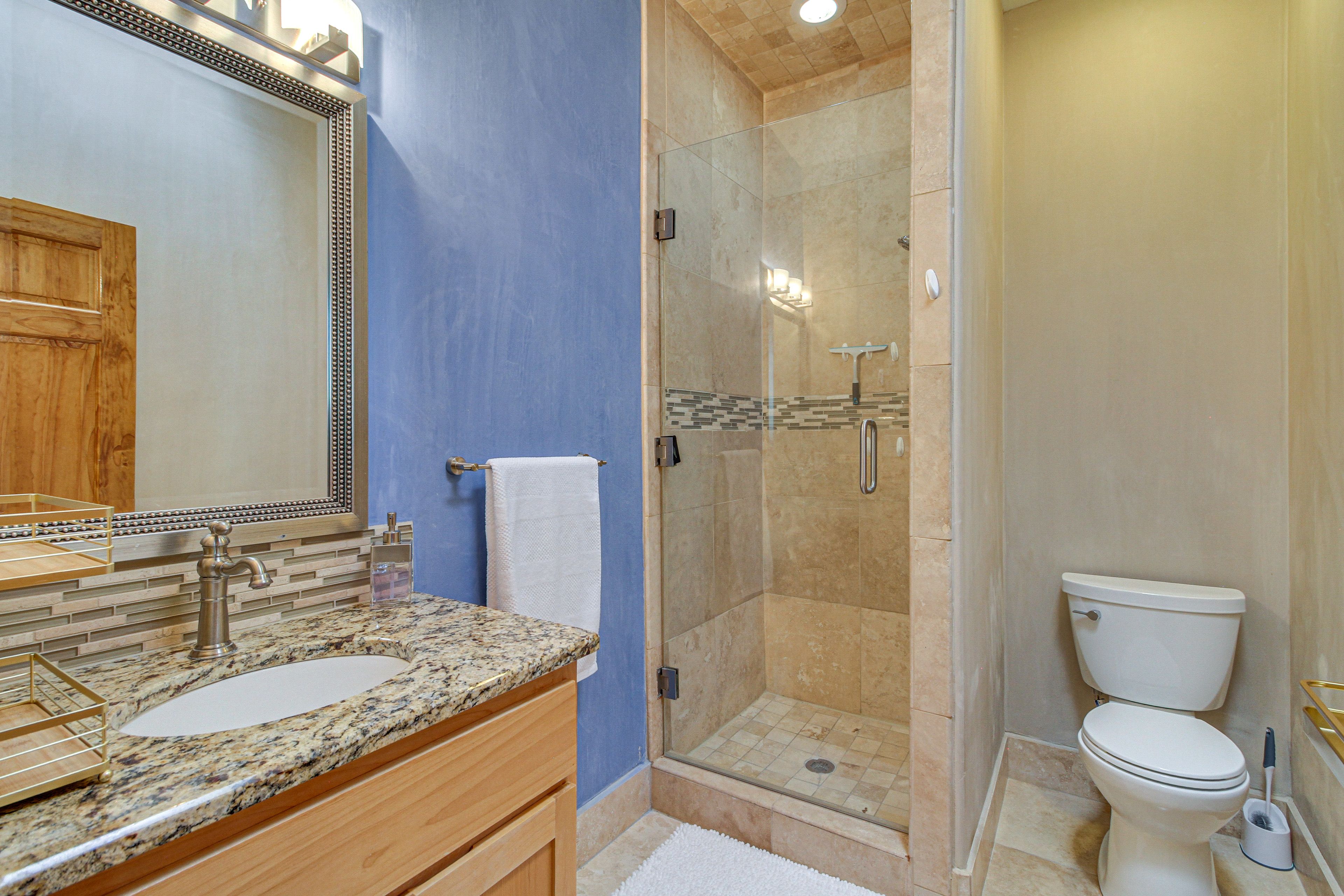 Bathroom | Main Level
