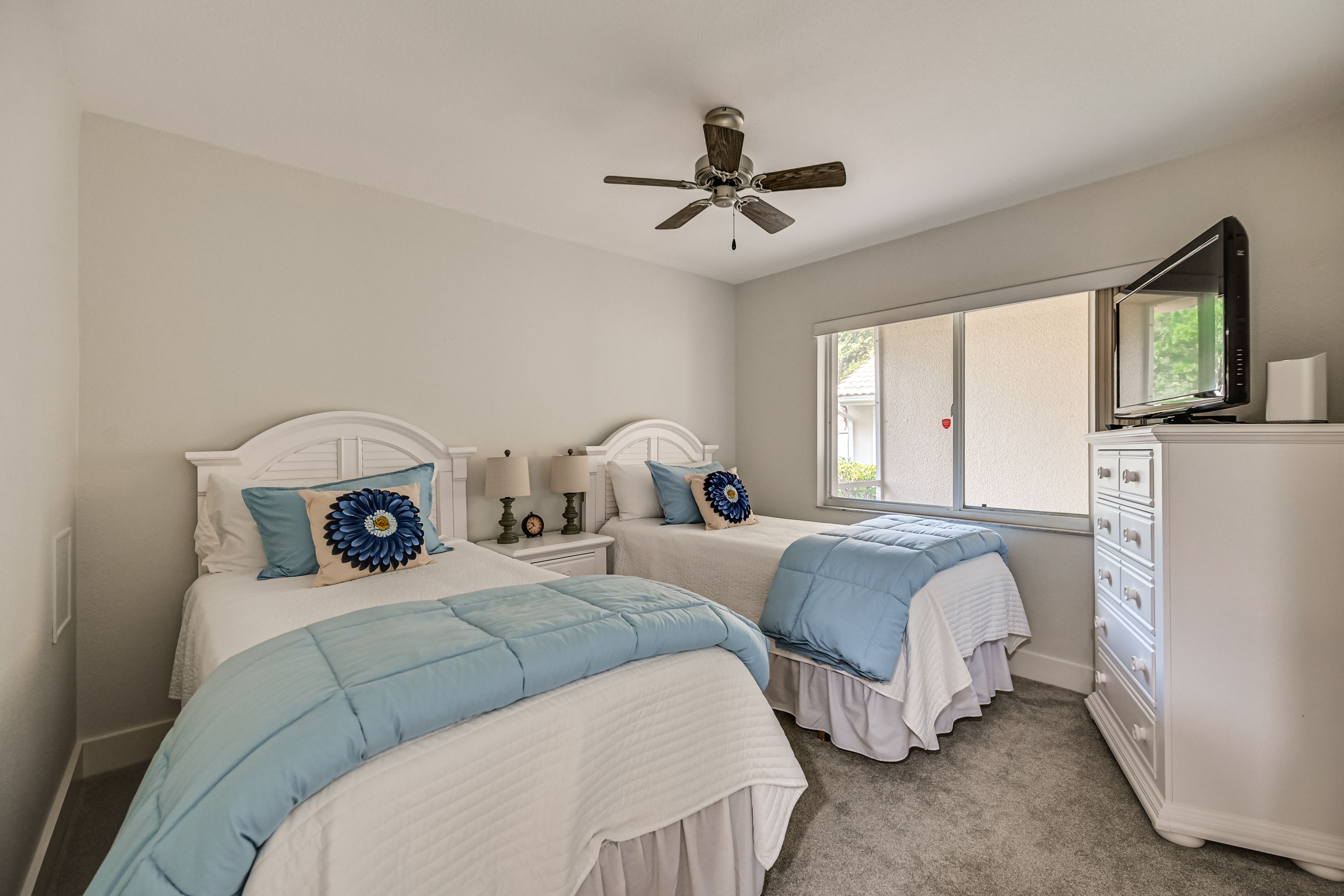 Bedroom 2 | 2 Twin Beds