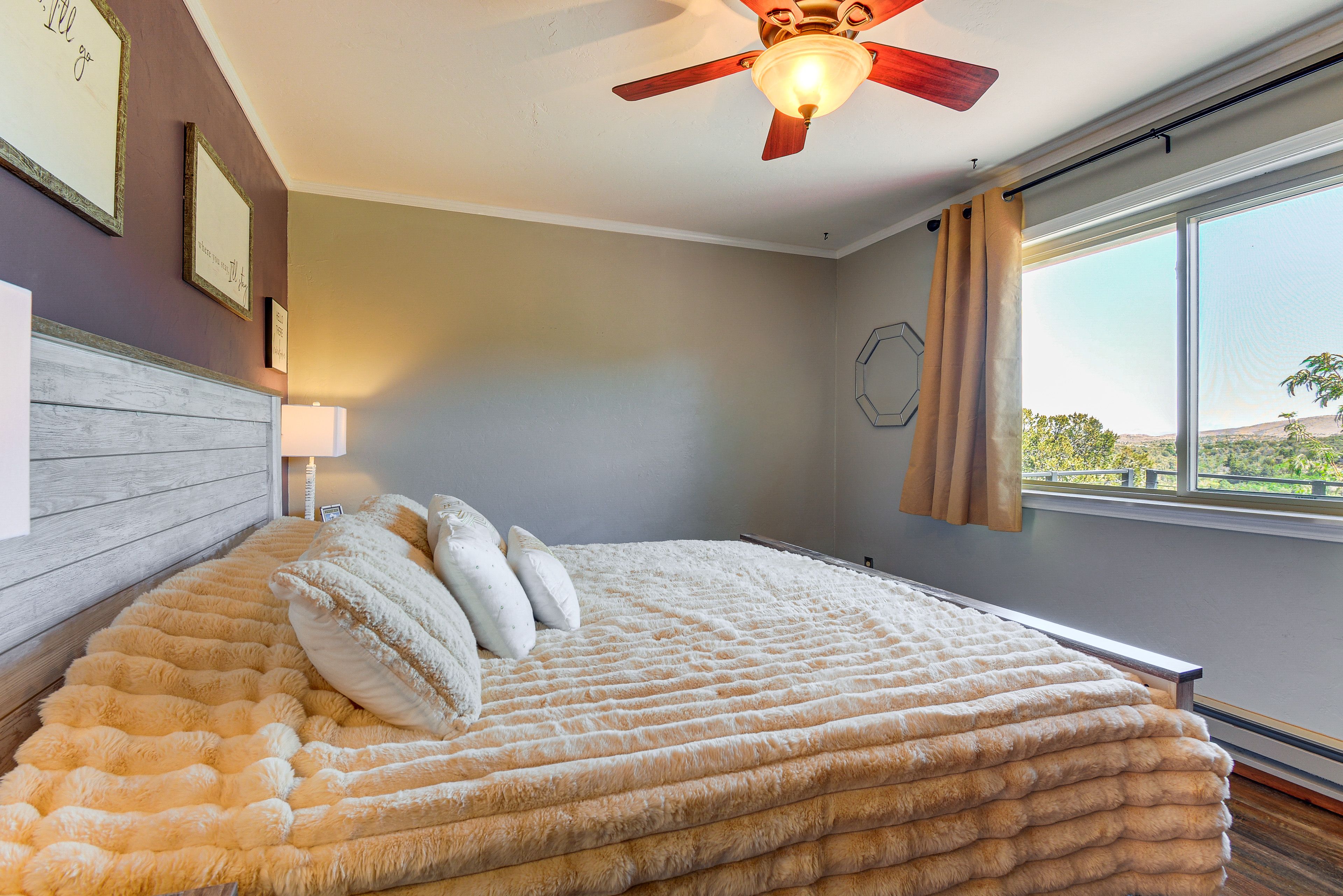 Bedroom 1 | King Bed