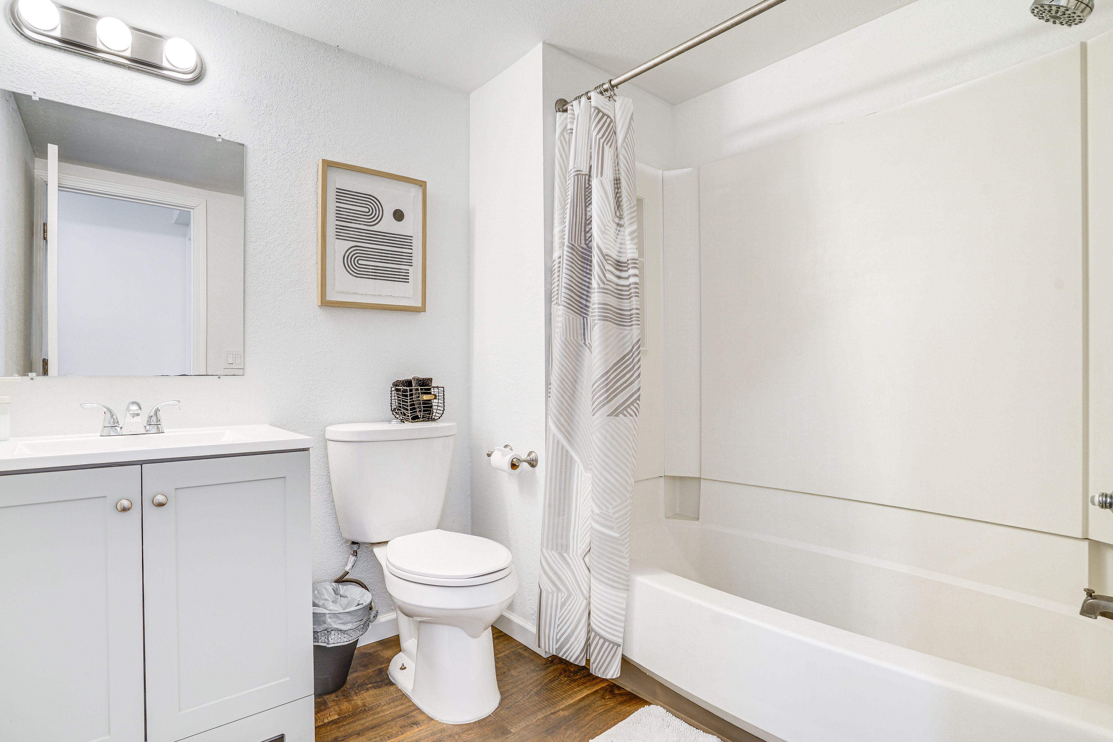 Full Bathroom | 2nd Floor