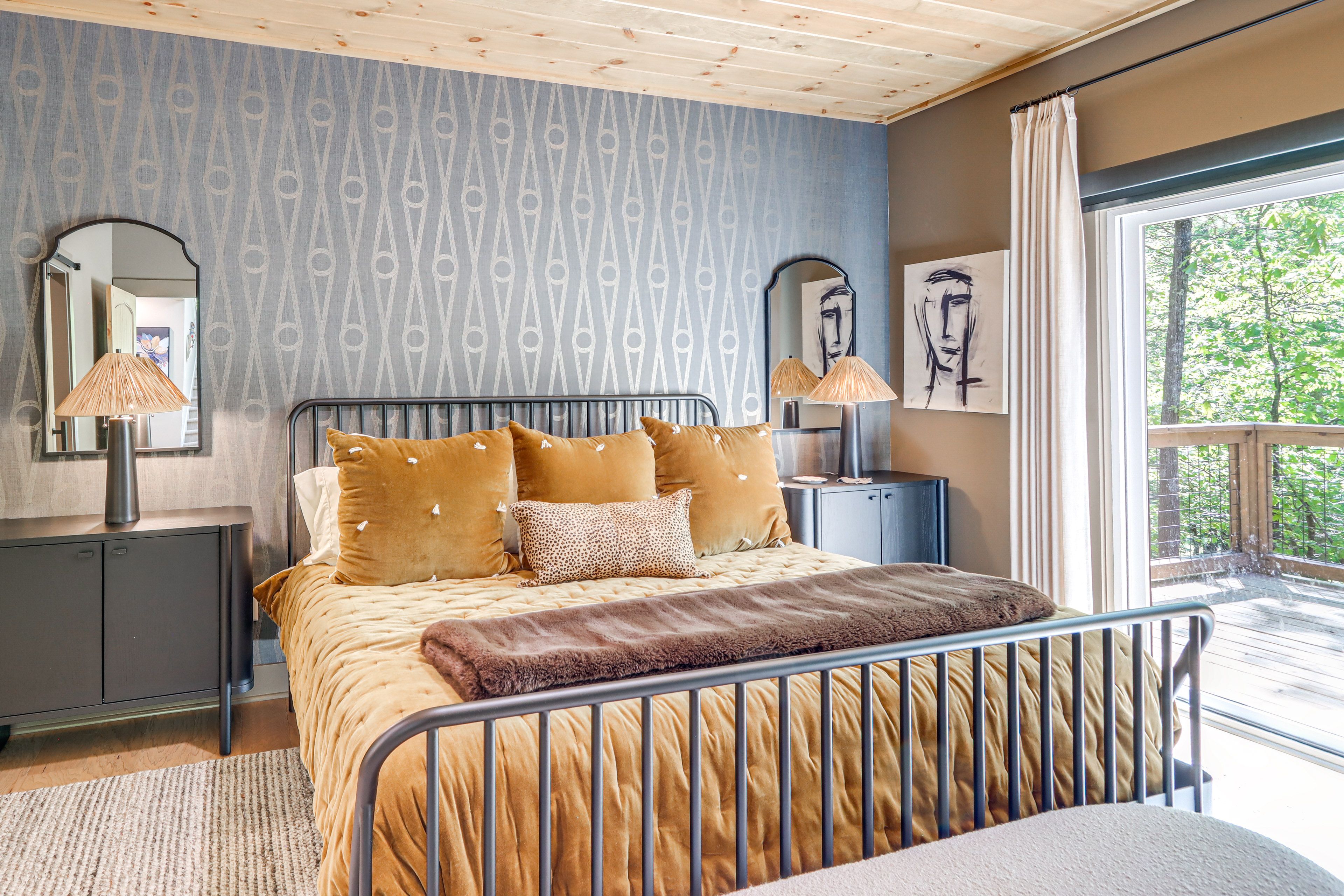 Bedroom 3 | Queen Bed | En-Suite Bathroom | 1st Floor