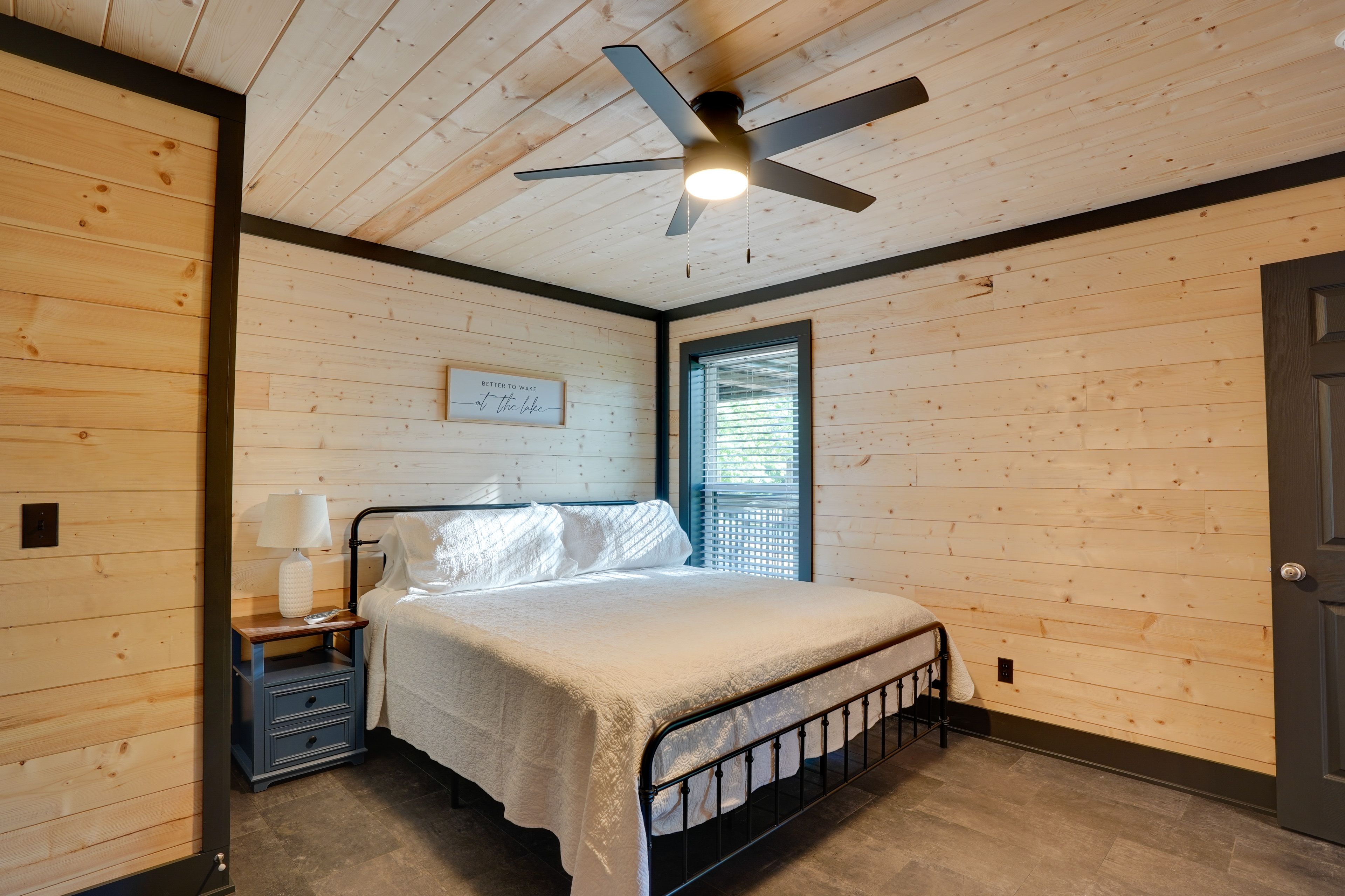 Bedroom 1 | King Bed