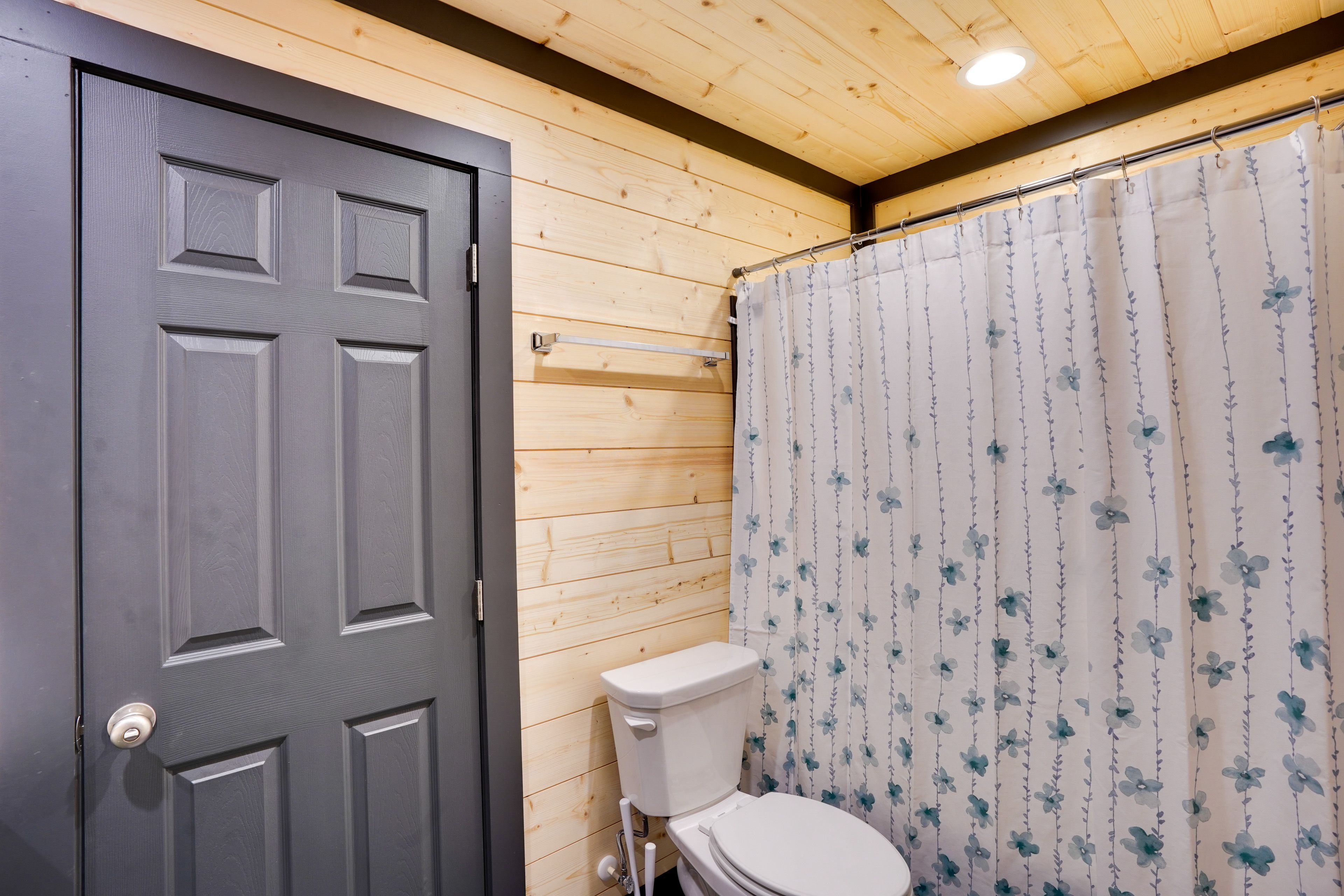 Bathroom | Main Level