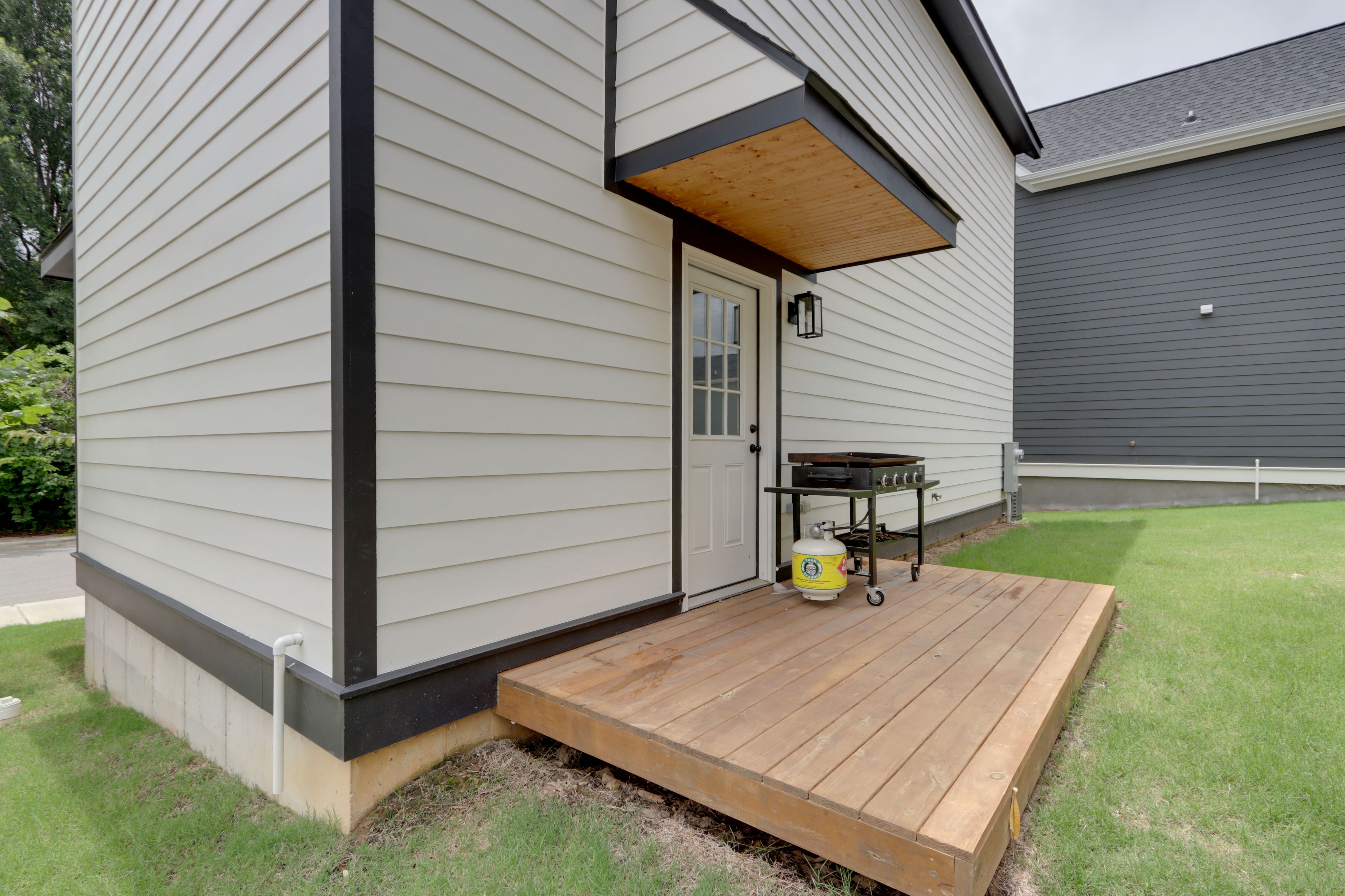 Private Yard | Deck w/ Blackstone Grill