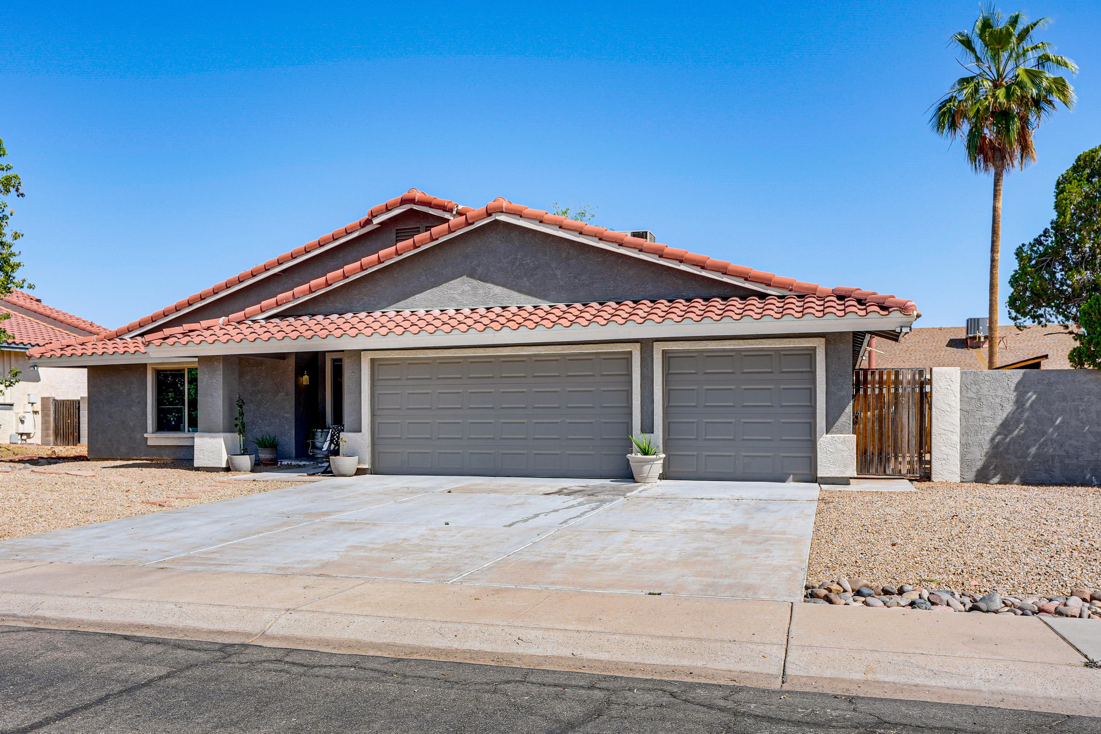 Garage Parking | 2 Vehicles | Driveway Parking | 3 Vehicles | Street Parking