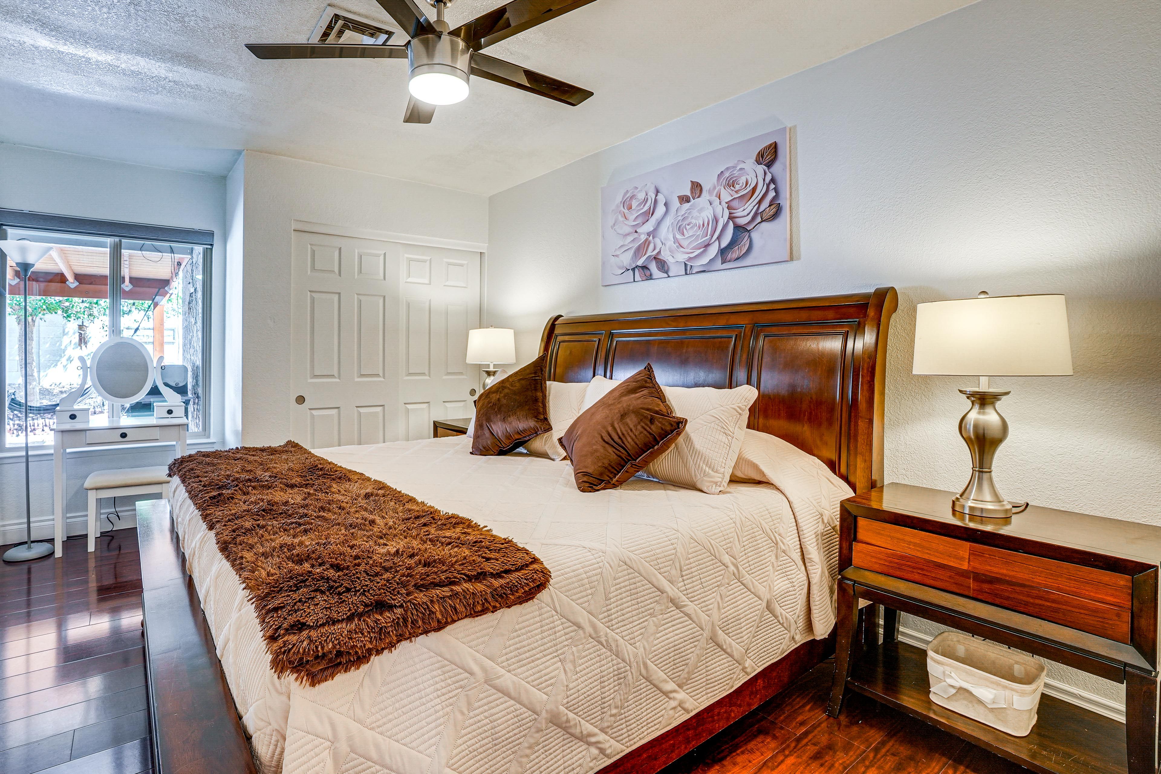 Bedroom 1 | King Bed
