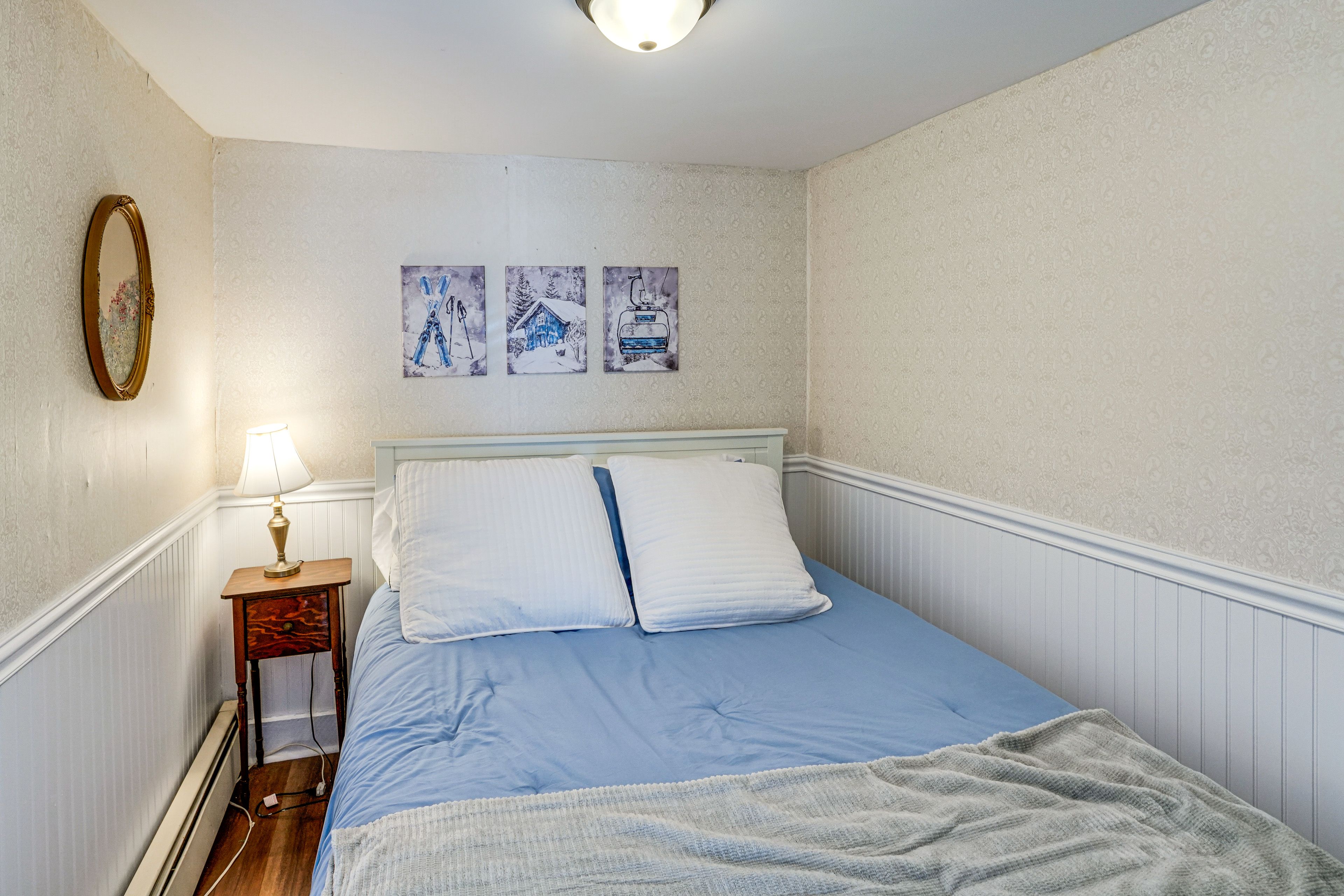 Bedroom 1 | Queen Bed | 1st Floor