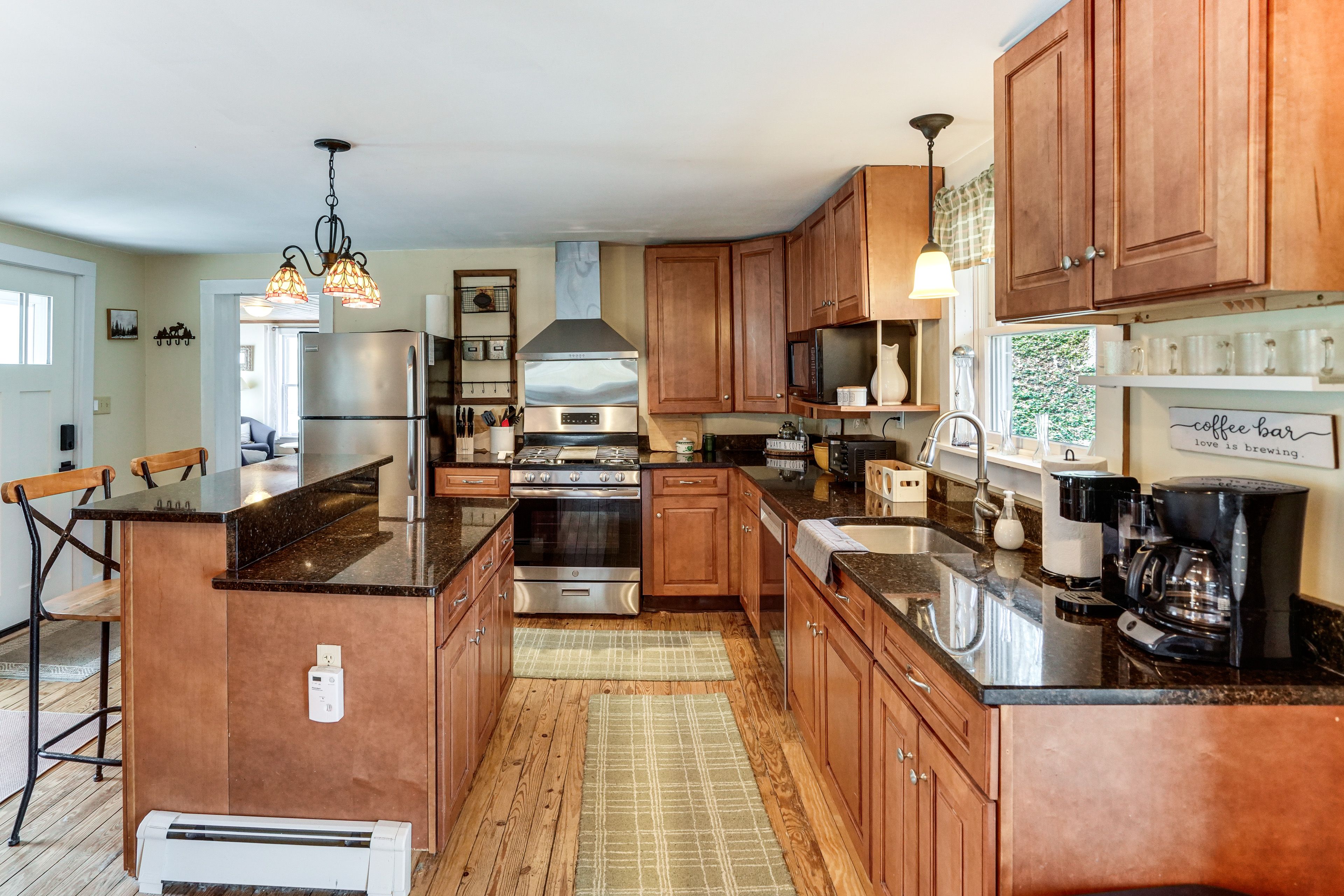 Kitchen | Breakfast Bar