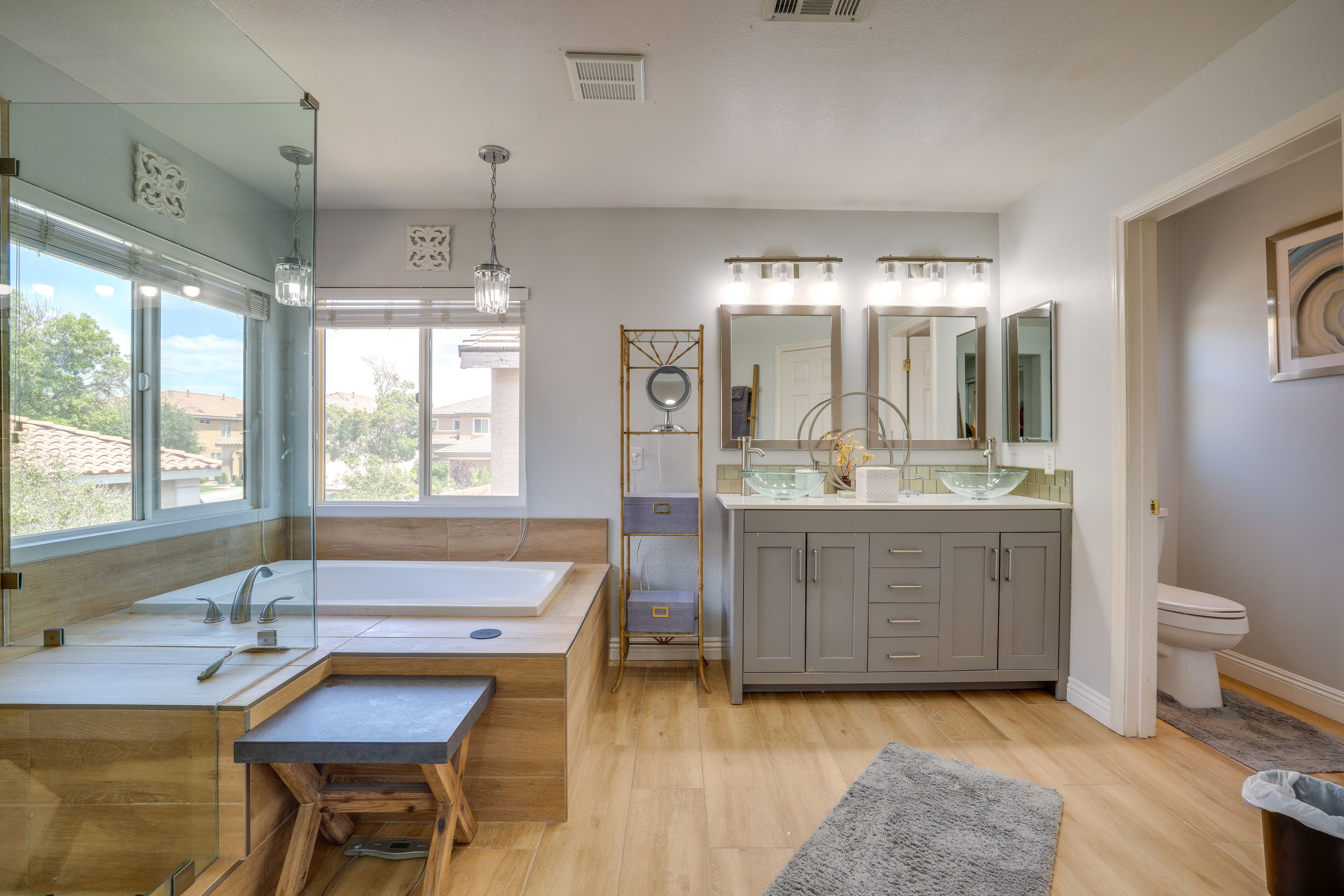En-Suite Bathroom | 2nd Floor