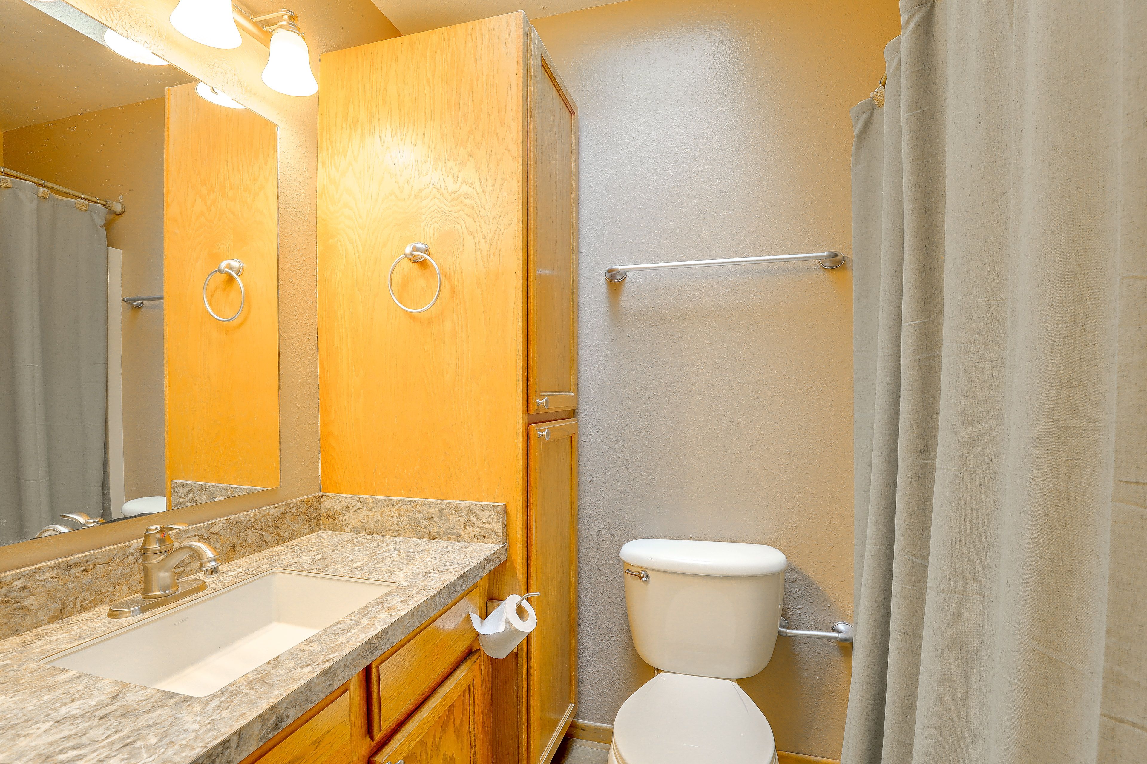 Bathroom | Upper Level