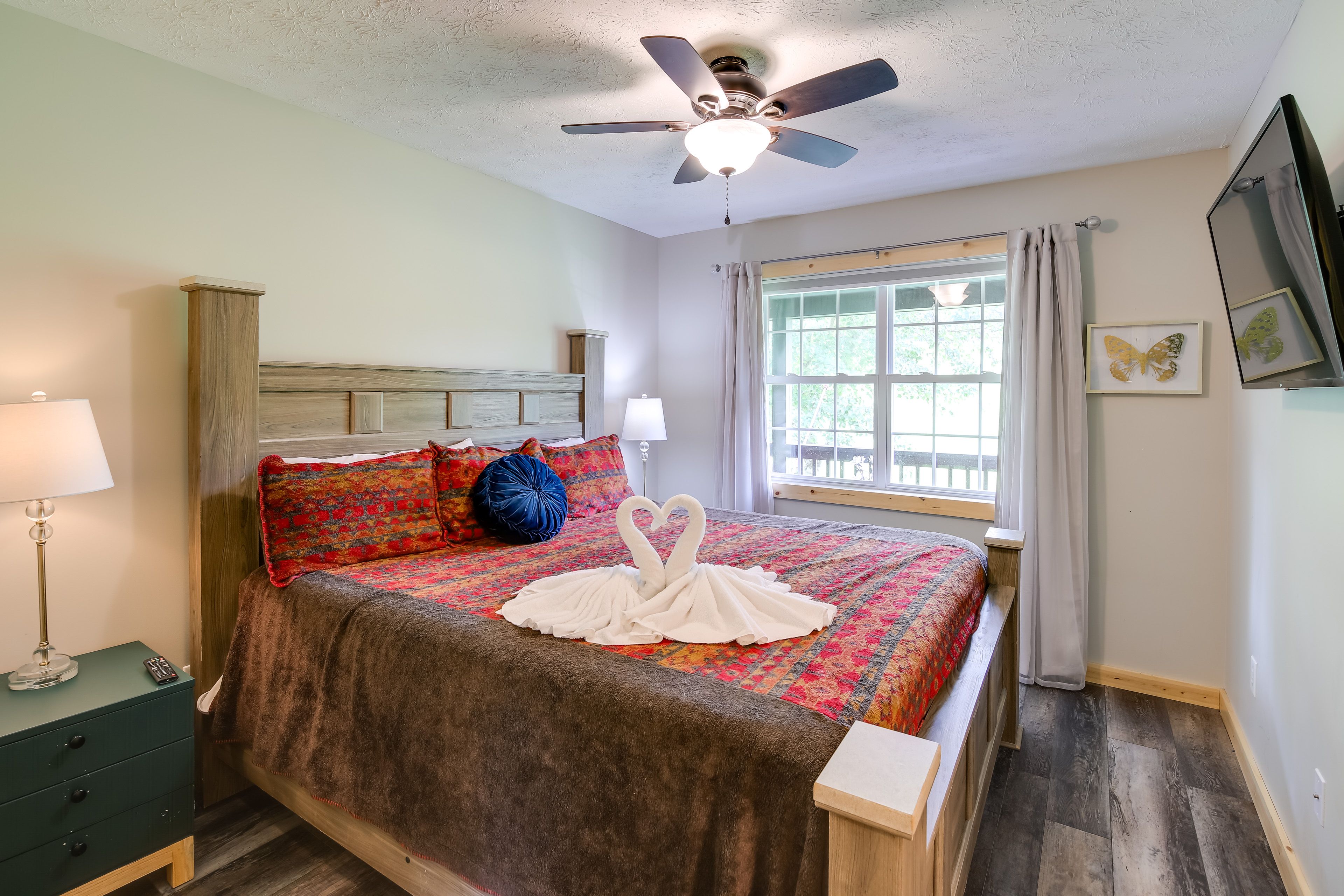 Bedroom 1 | Guest Cabin | King Bed