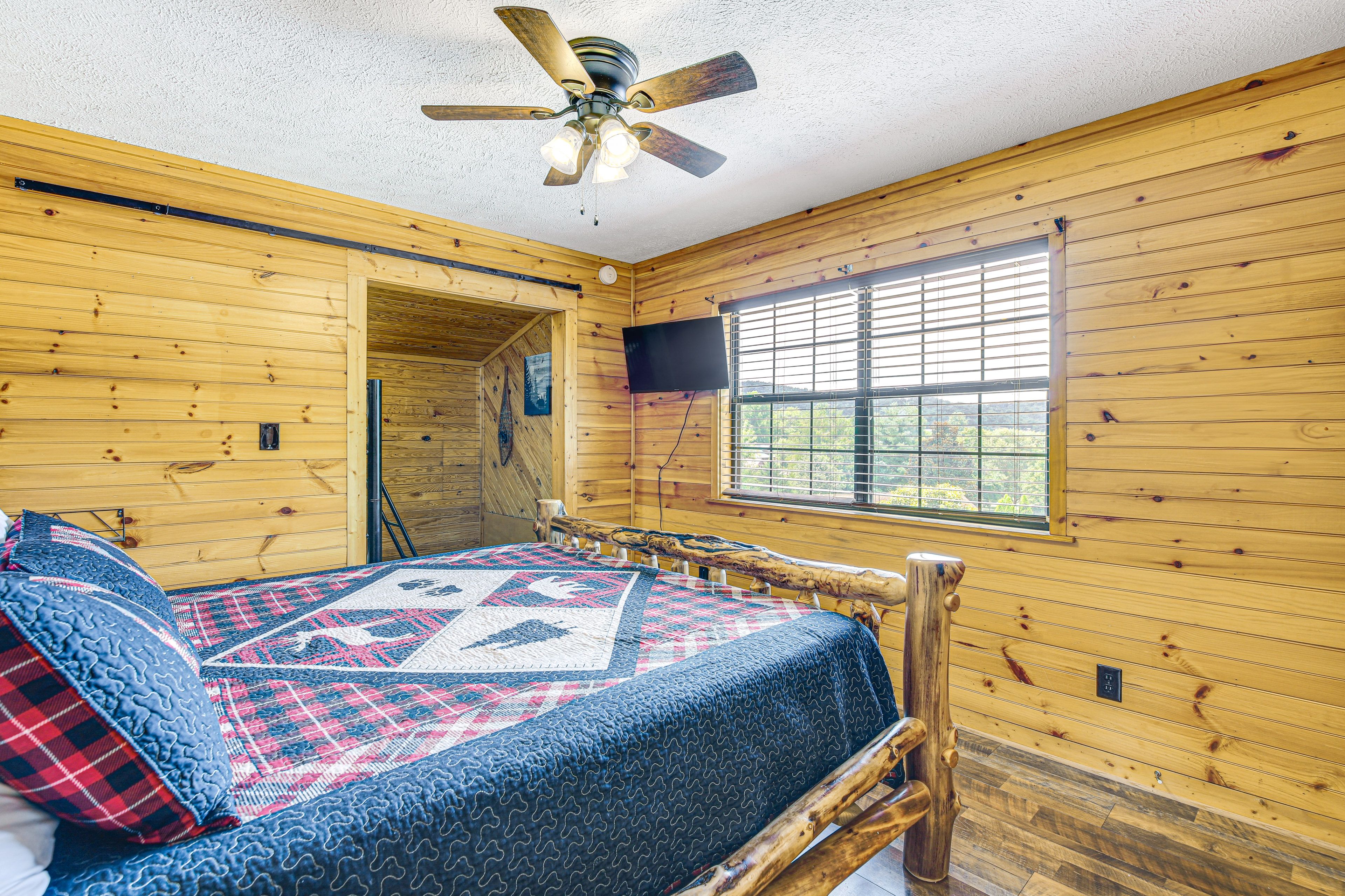 Bedroom 1 | Main Cabin | King Bed | Twin Bunk Bed