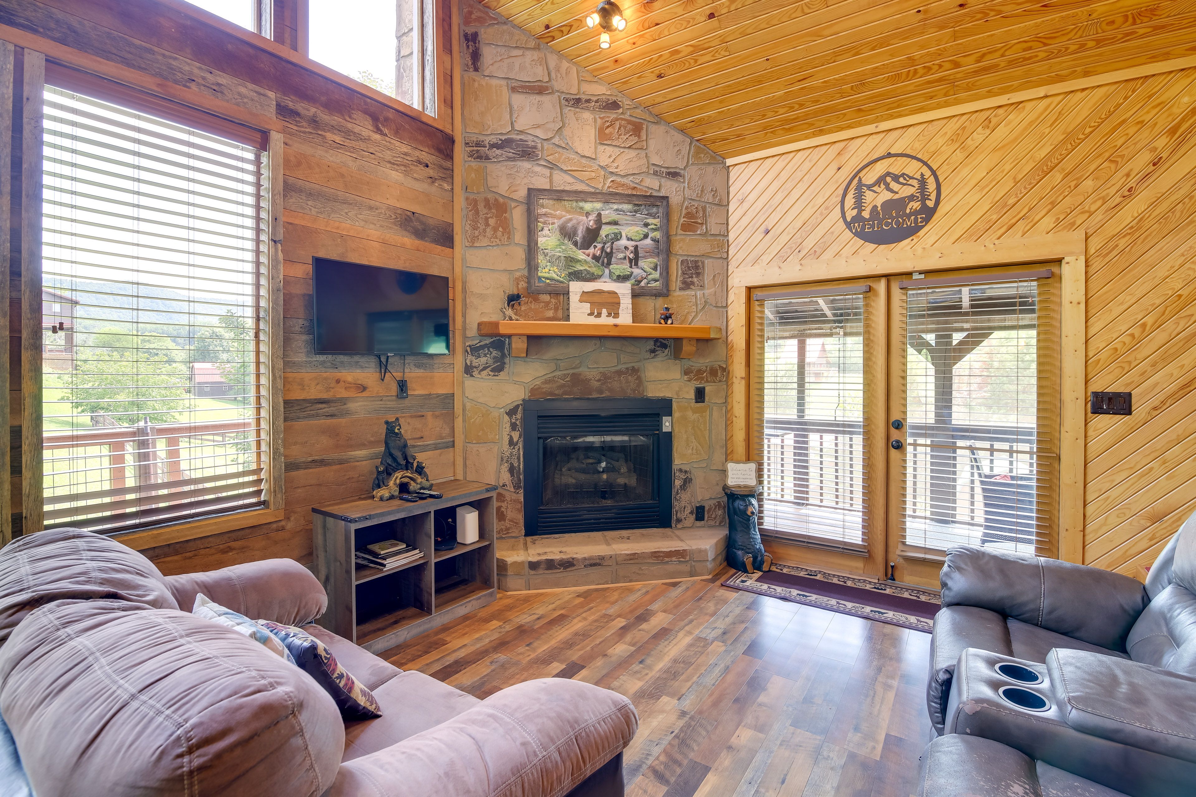 Living Room | Main Cabin