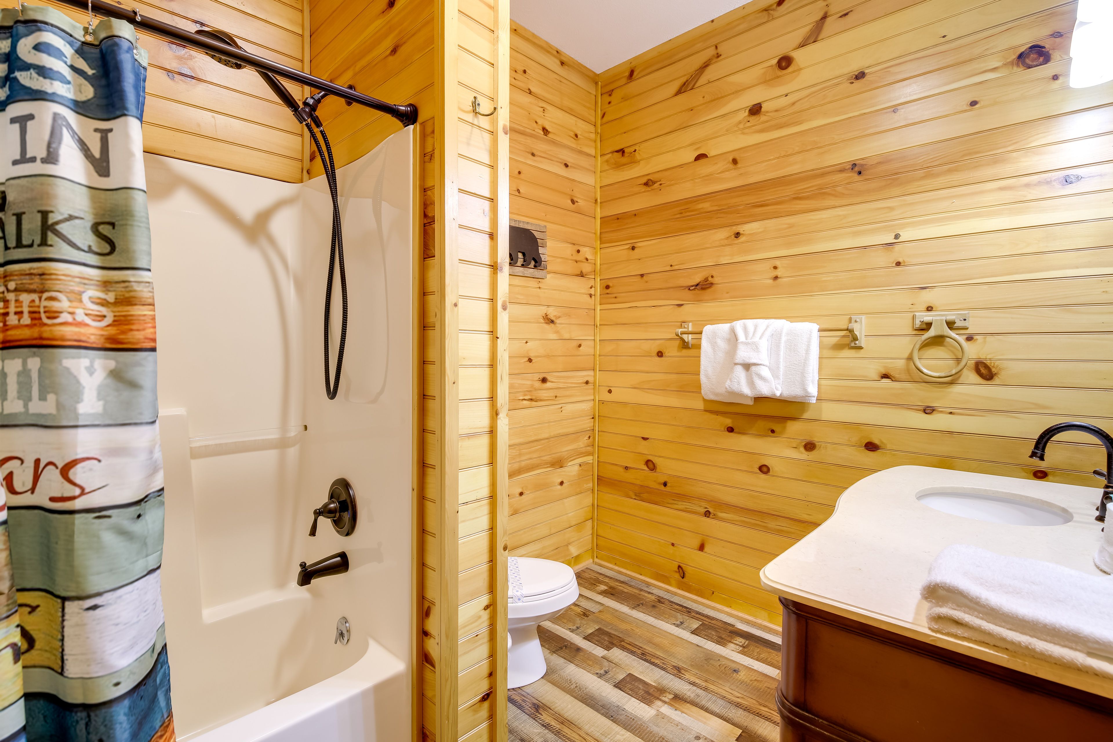 Bathroom | Main Cabin