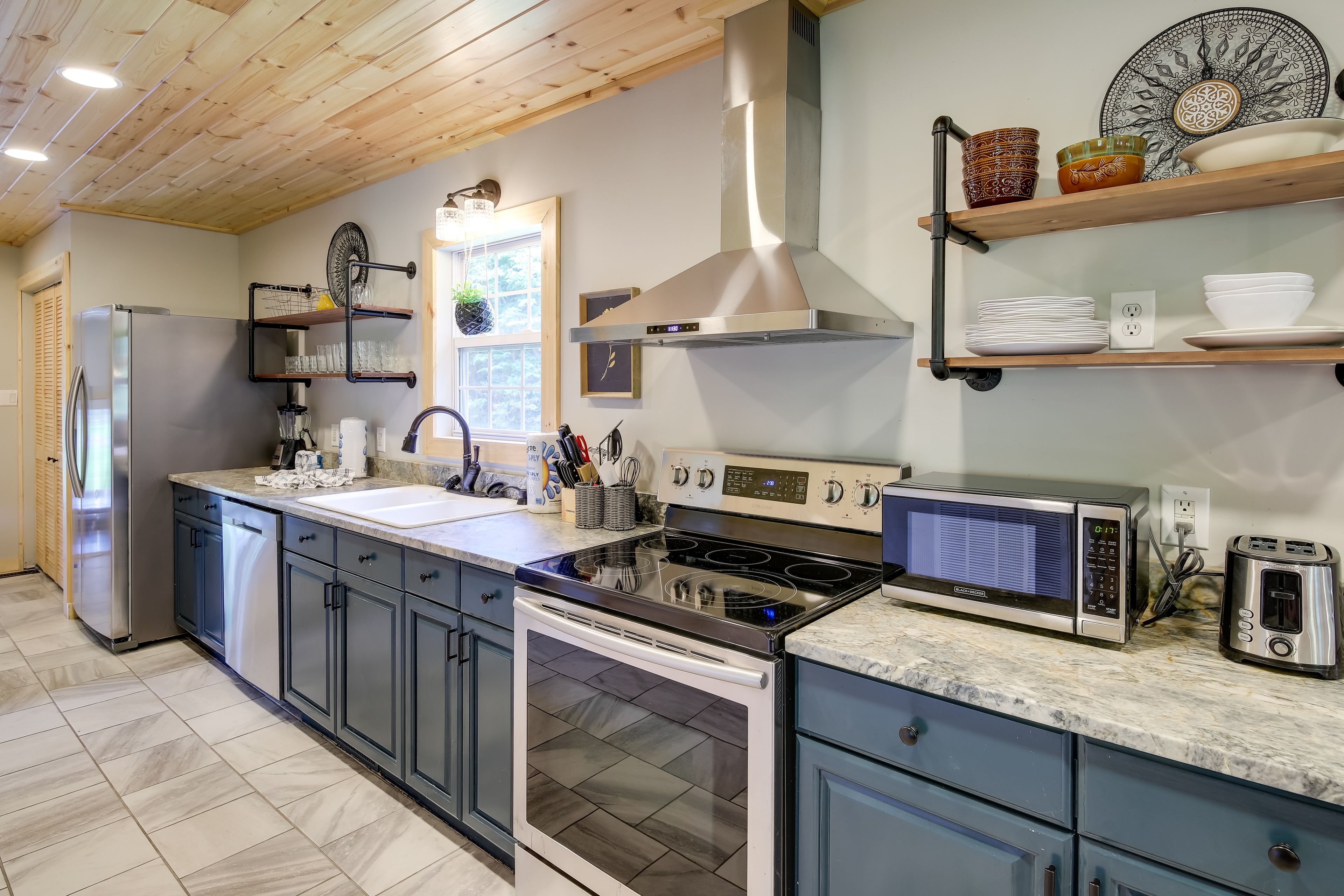 Kitchen | Guest Cabin