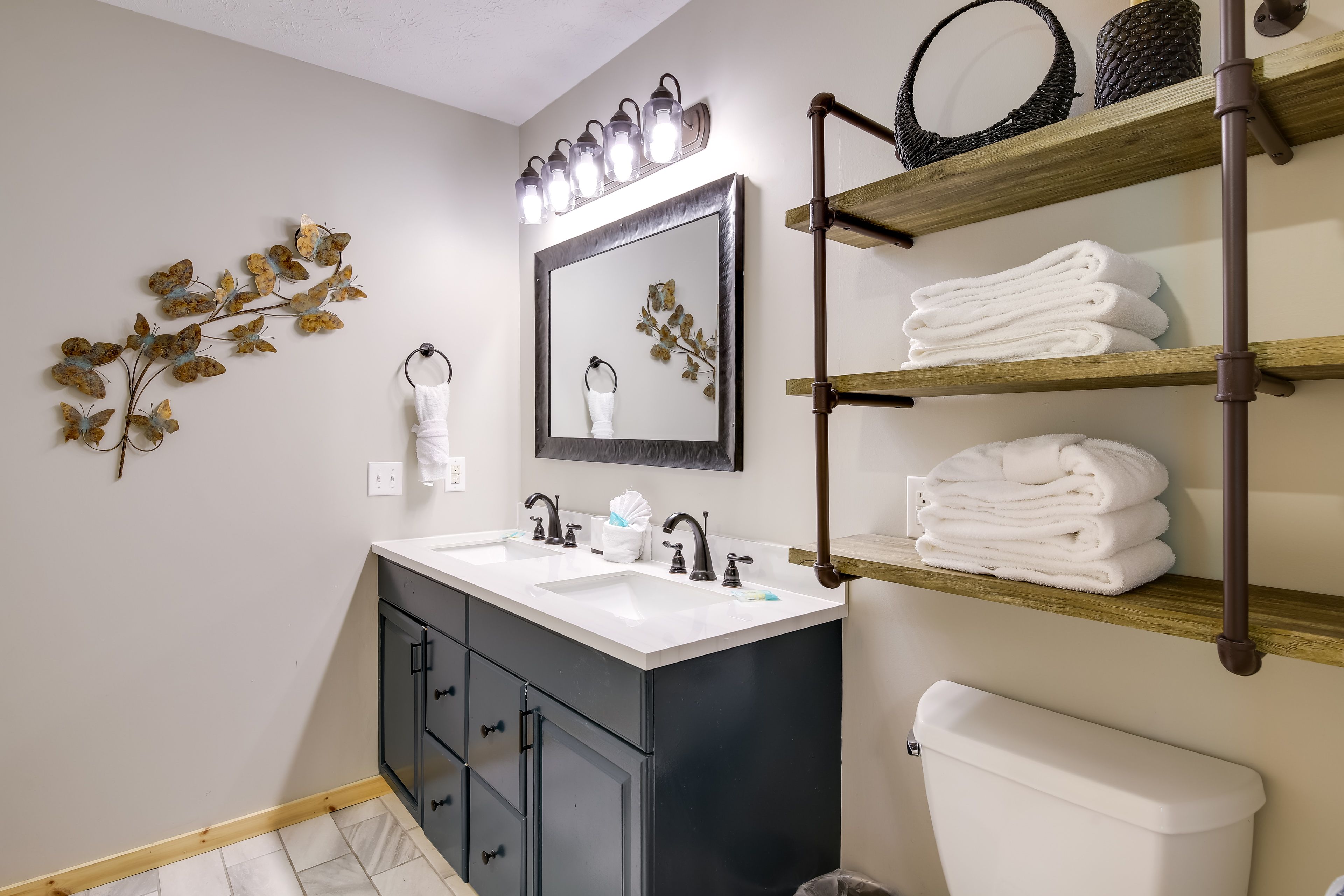 Bathroom | Guest Cabin