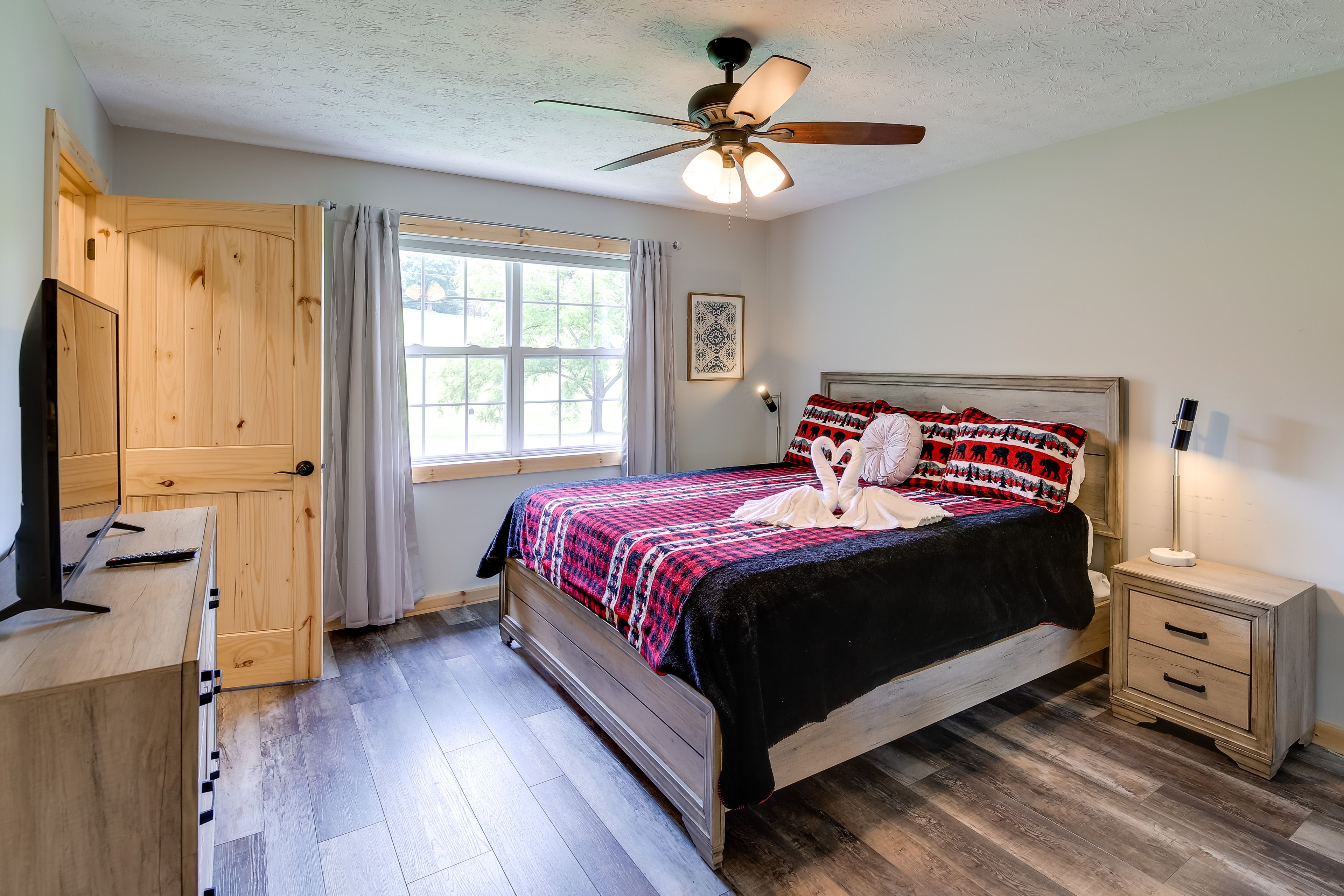 Bedroom 2 | Guest Cabin | King Bed