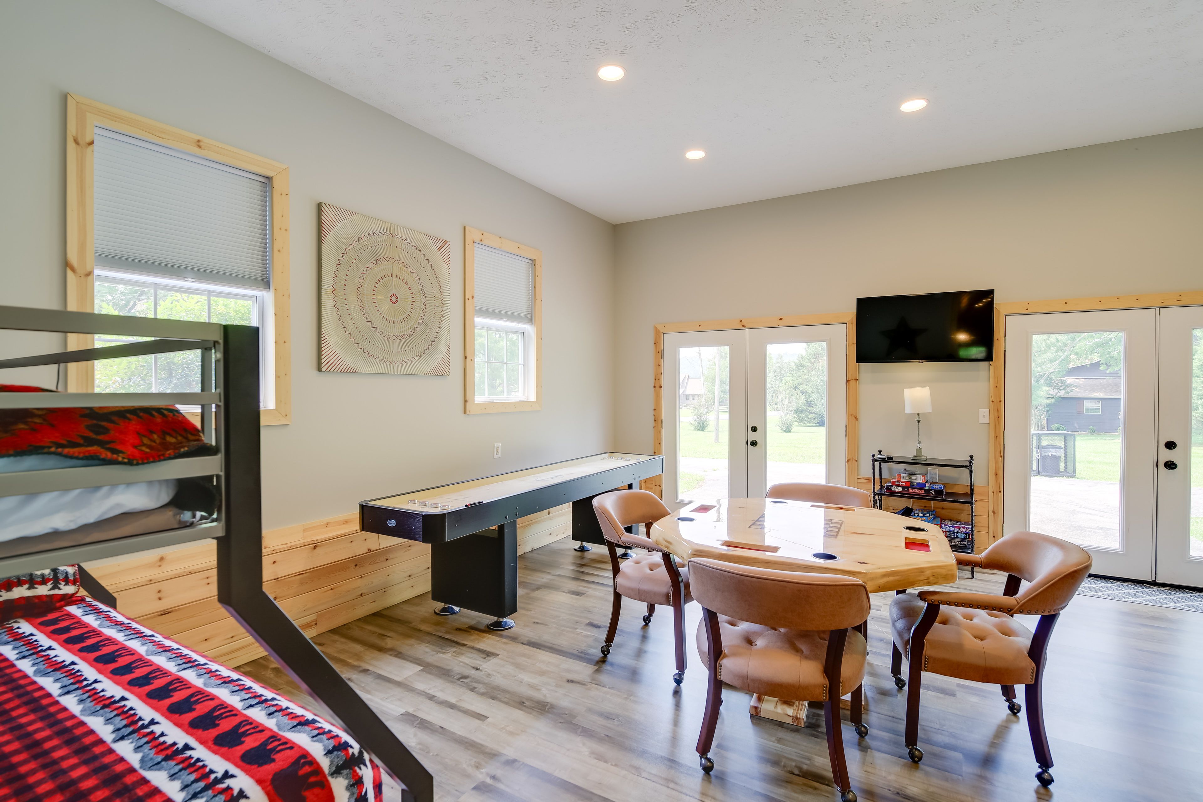 Game Room | Guest Cabin | Twin/Full Bunk Bed