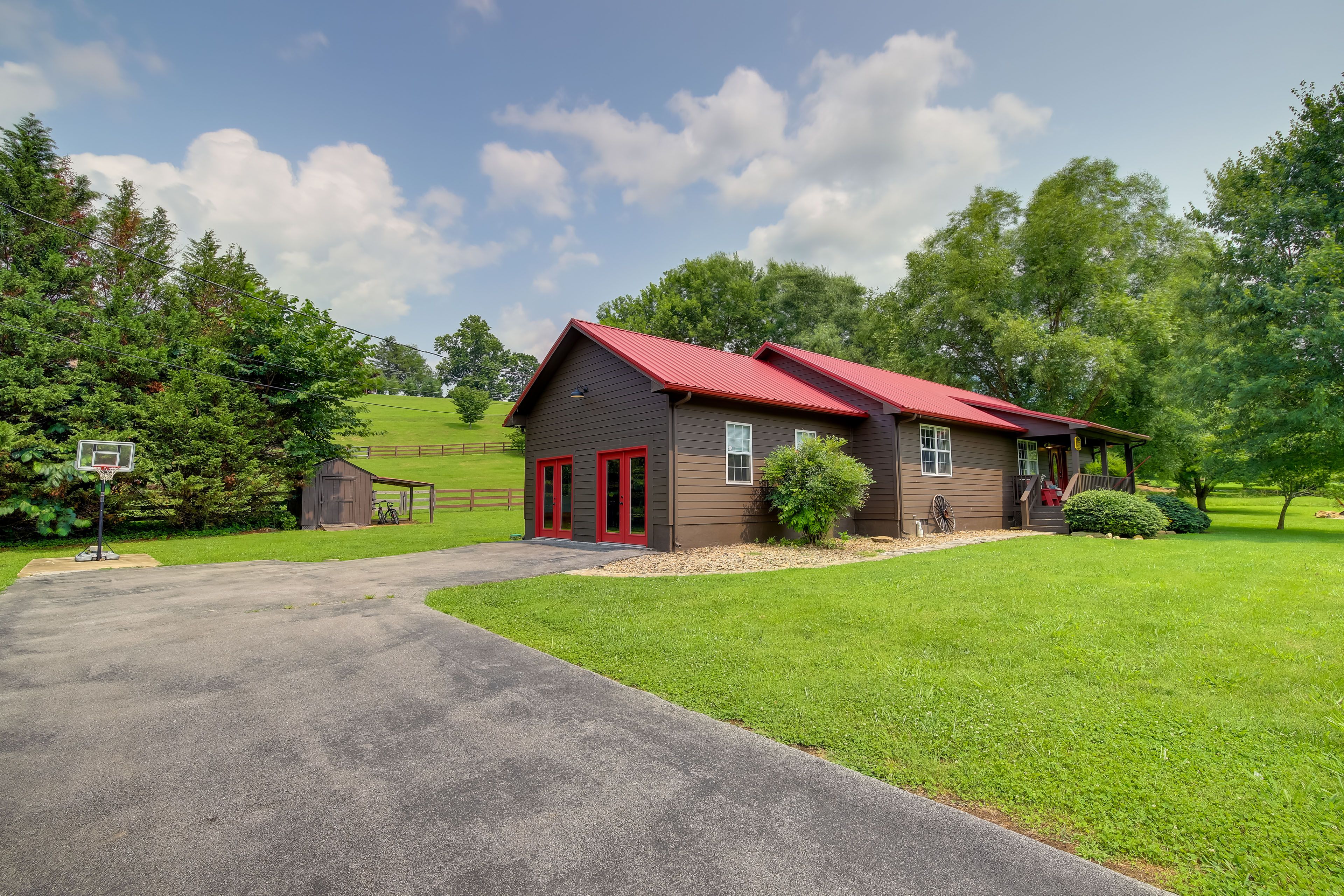 Guest Cabin Exterior | Driveway (4 Vehicles)