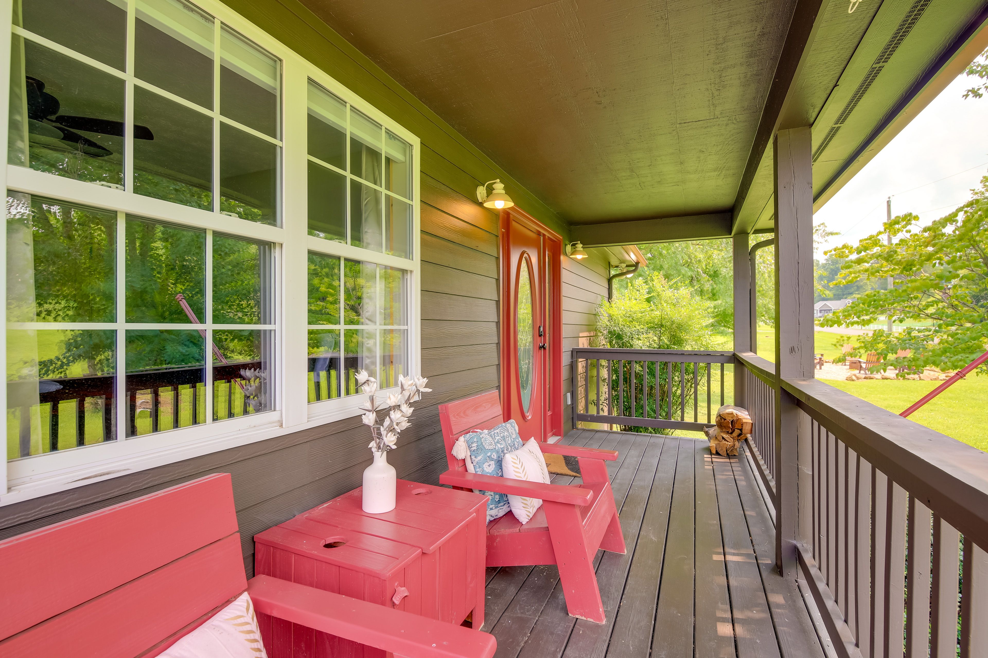 Front Porch | Guest Cabin