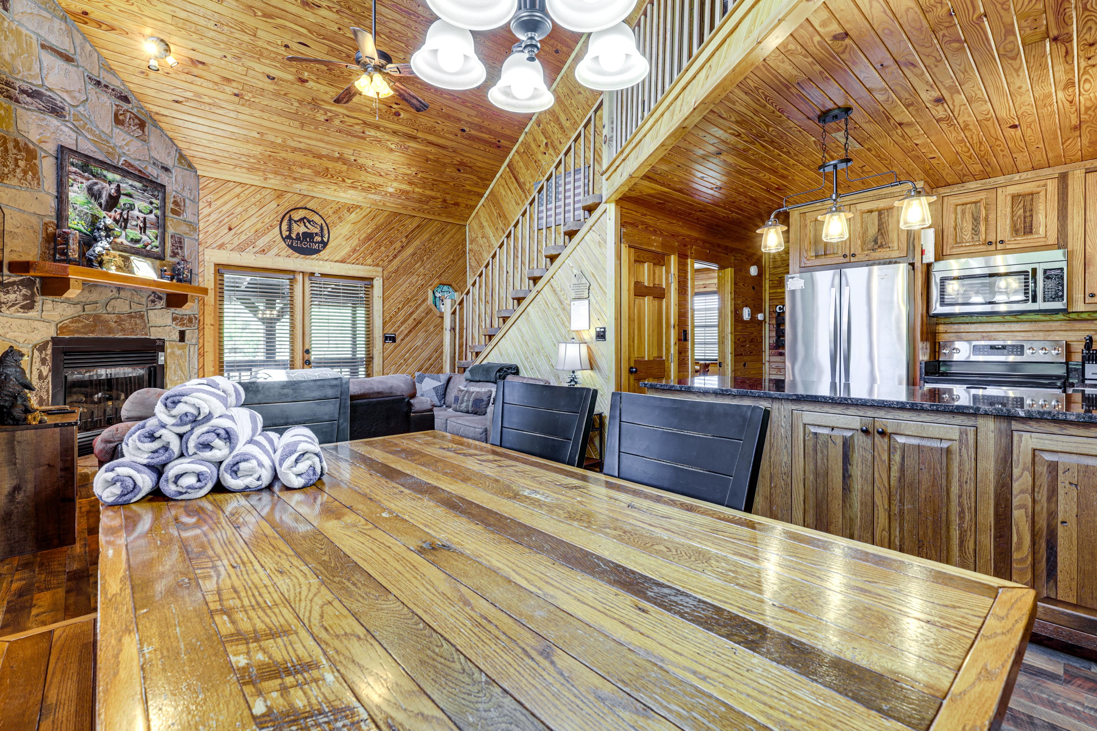 Dining Area | Main Cabin